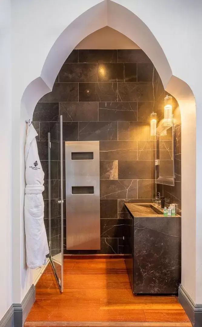 Elegance Double Room in Le Palais Gallien Hôtel & Spa Elegance Double Room in Le Palais Gallien Hôtel & Spa