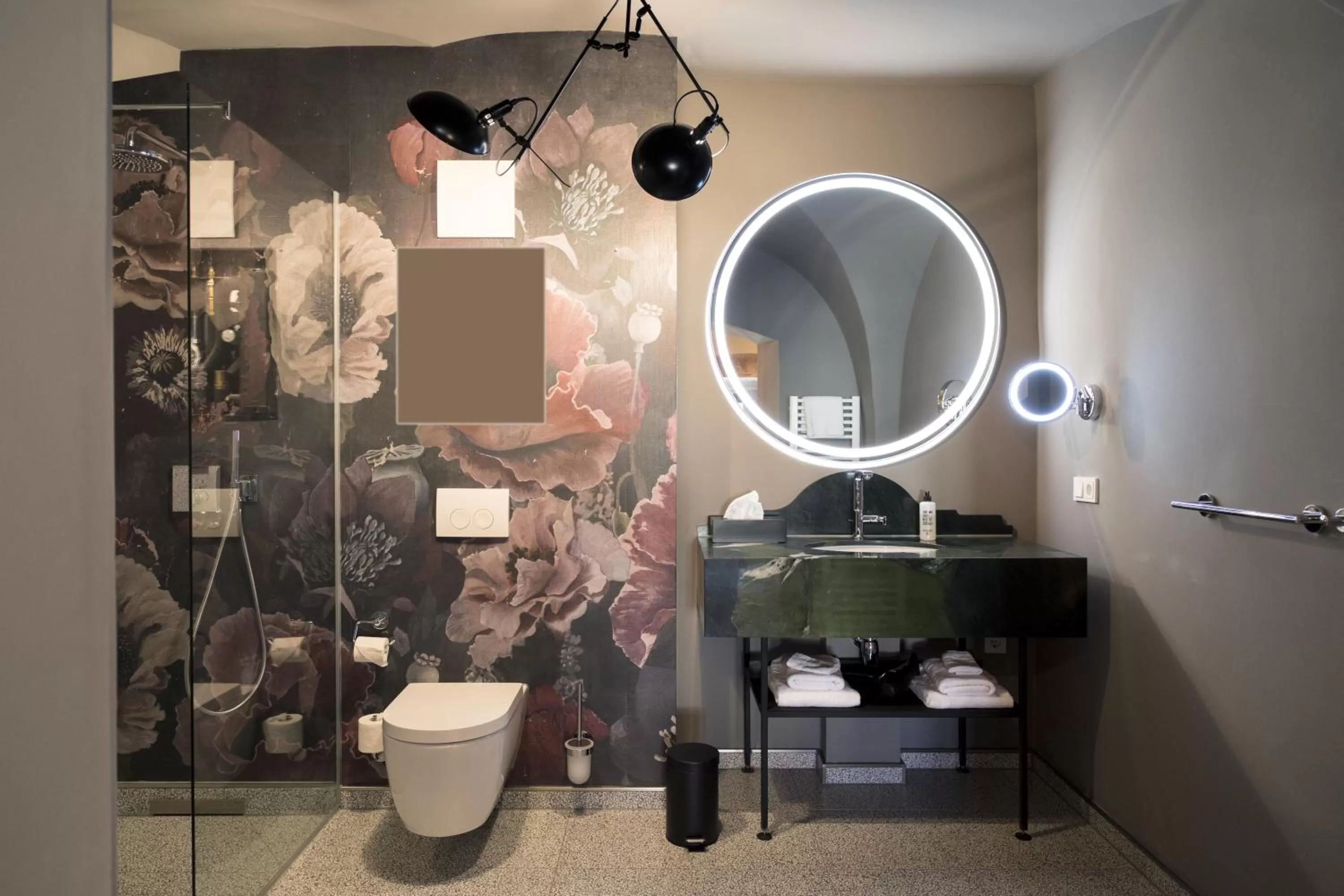 Shower in Hotel Sonne