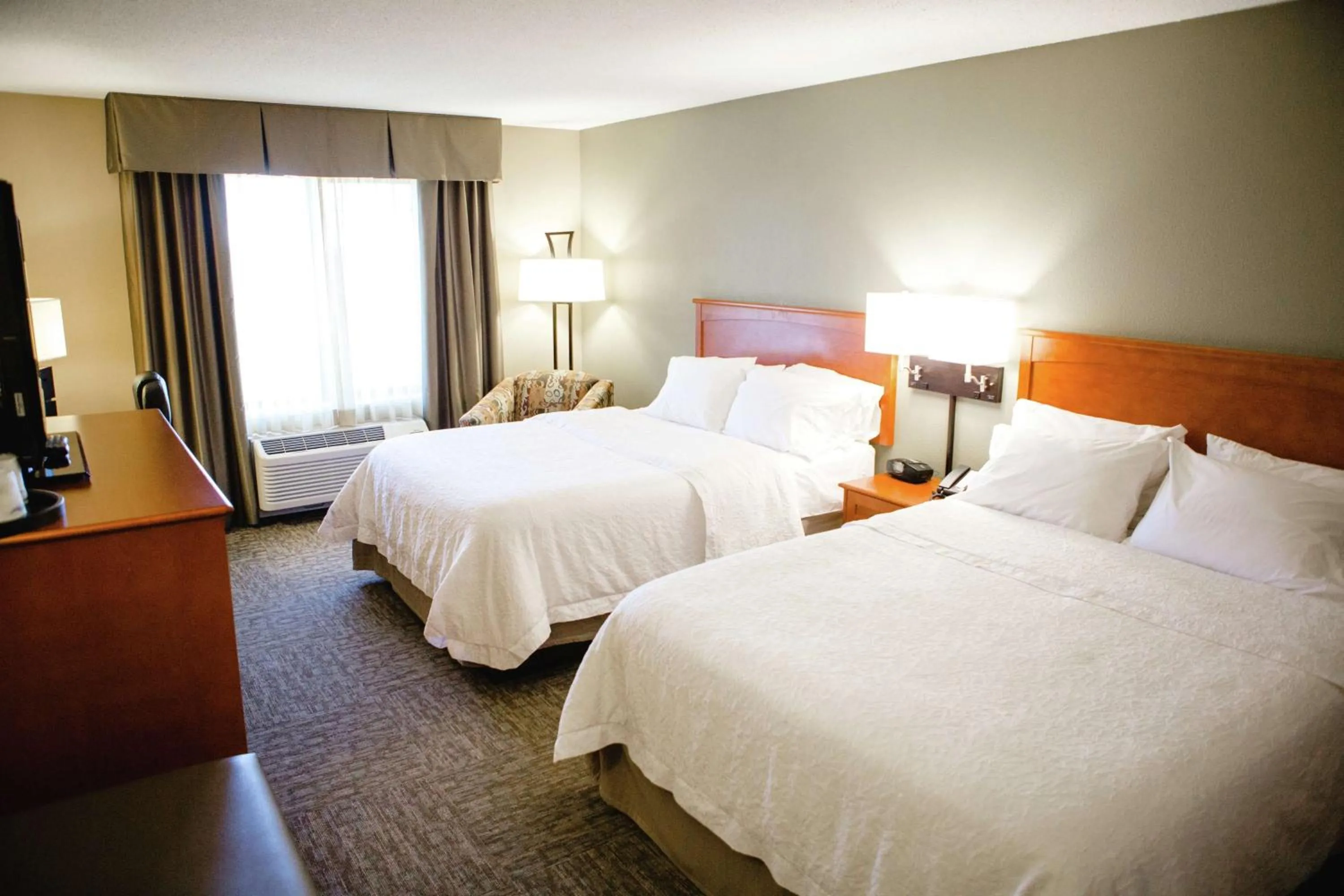 Queen Room with Two Queen Beds and Shower/Bath Tub - Non-Smoking in Hampton Inn Mitchell