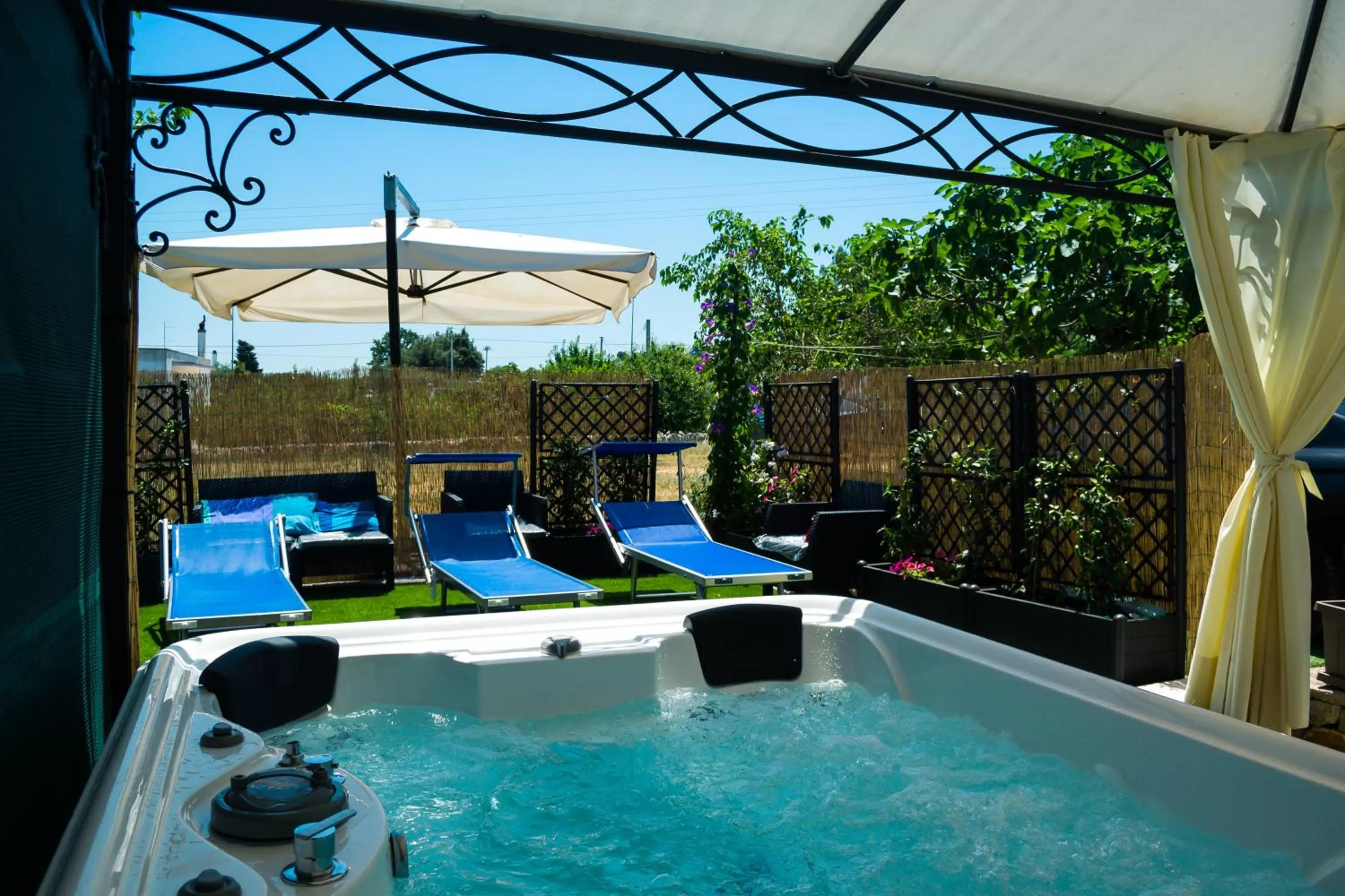 Hot Tub in Trulli Donna Isabella
