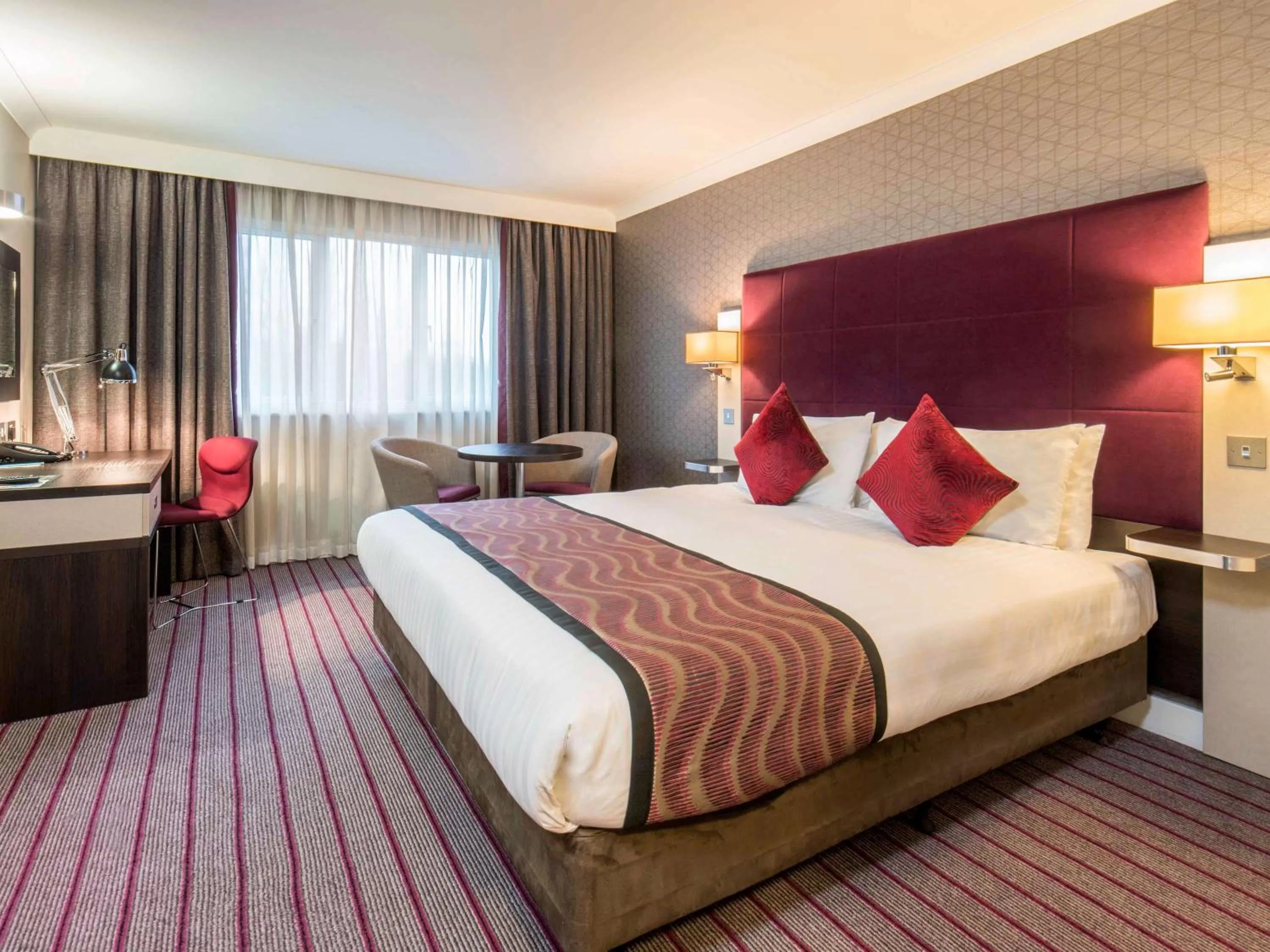 Photo of the whole room in Mercure London Heathrow Airport