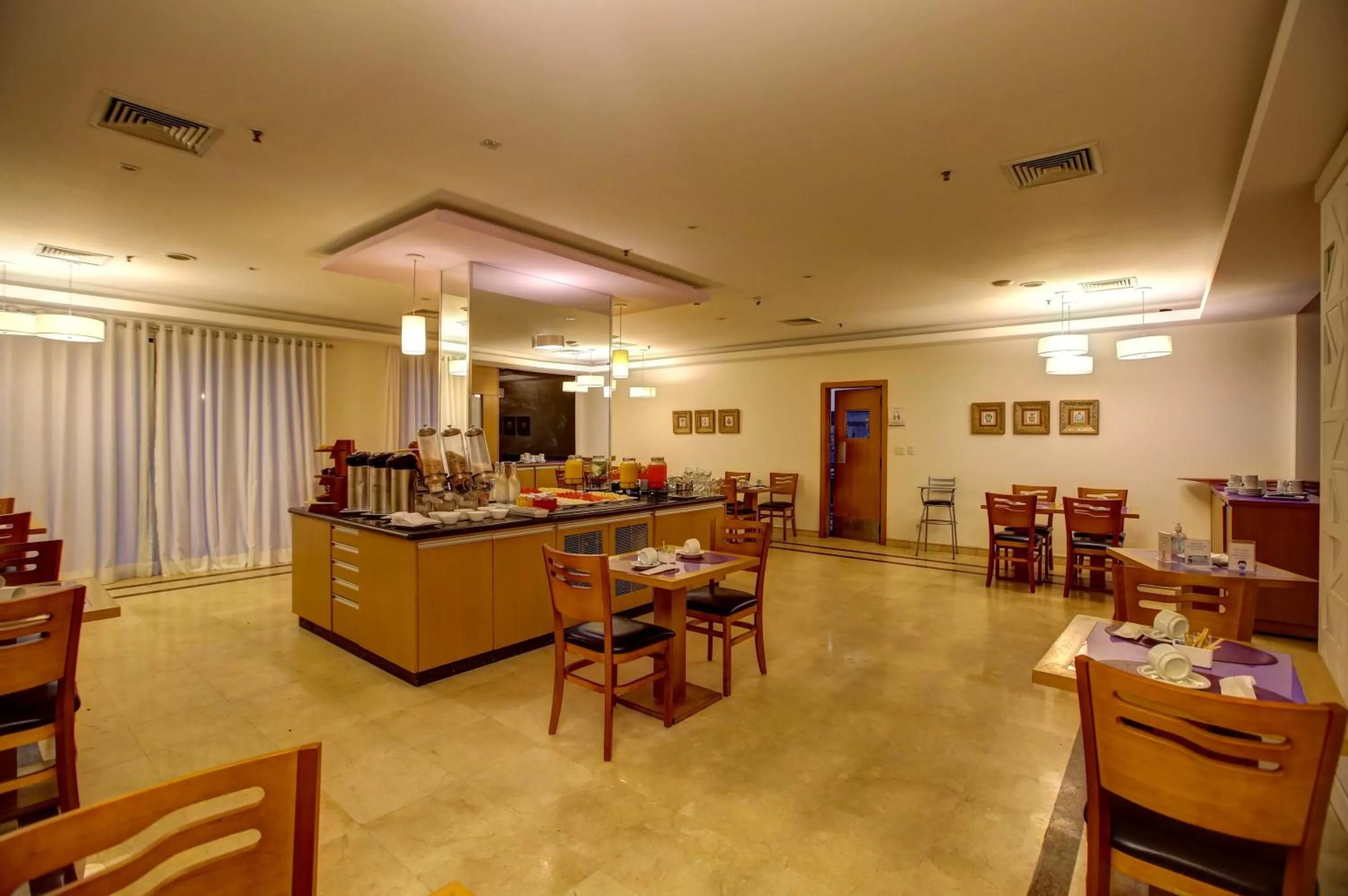 Restaurant/places to eat in Quality Suítes Oscar Freire