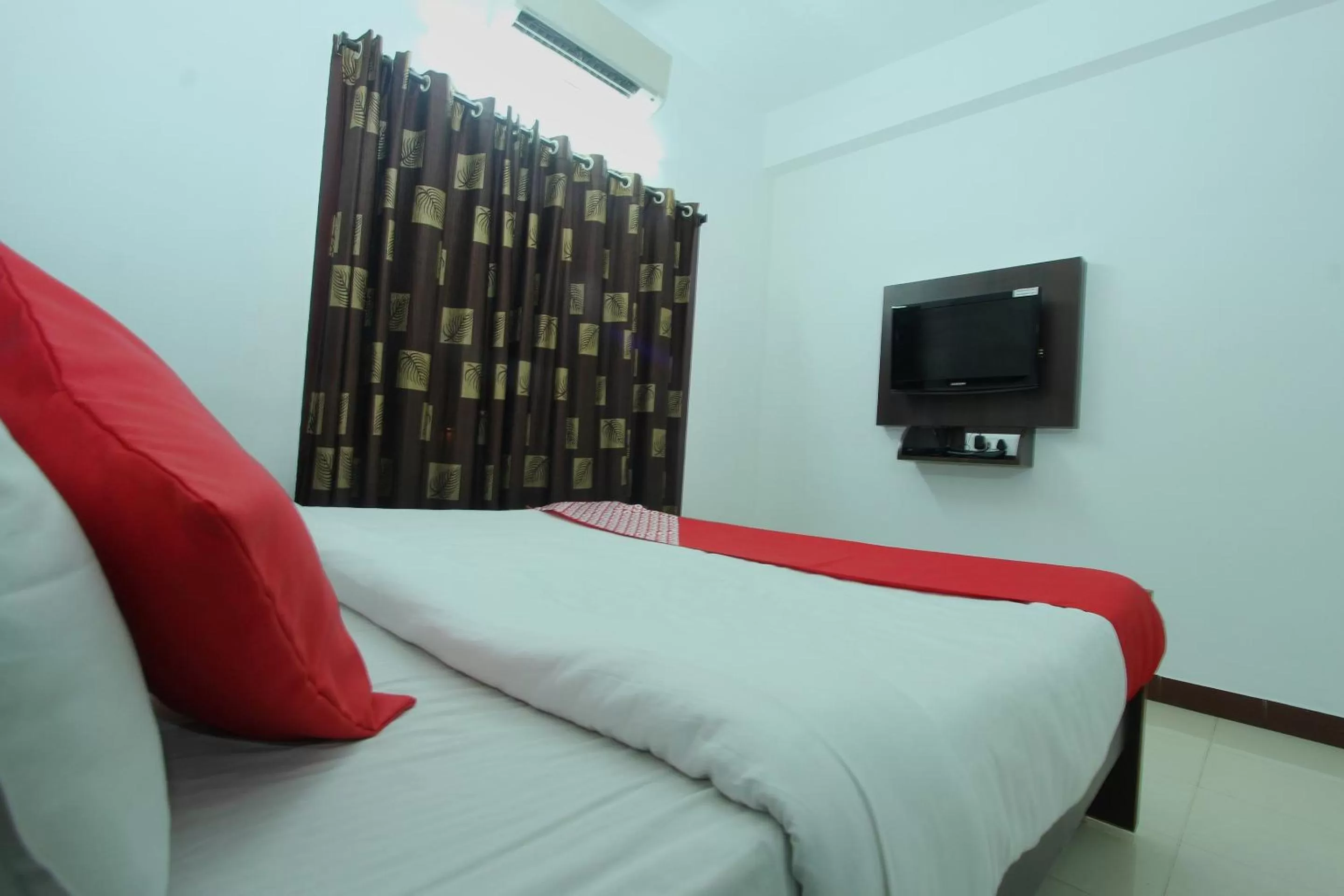 Bed in Lake View Hotel