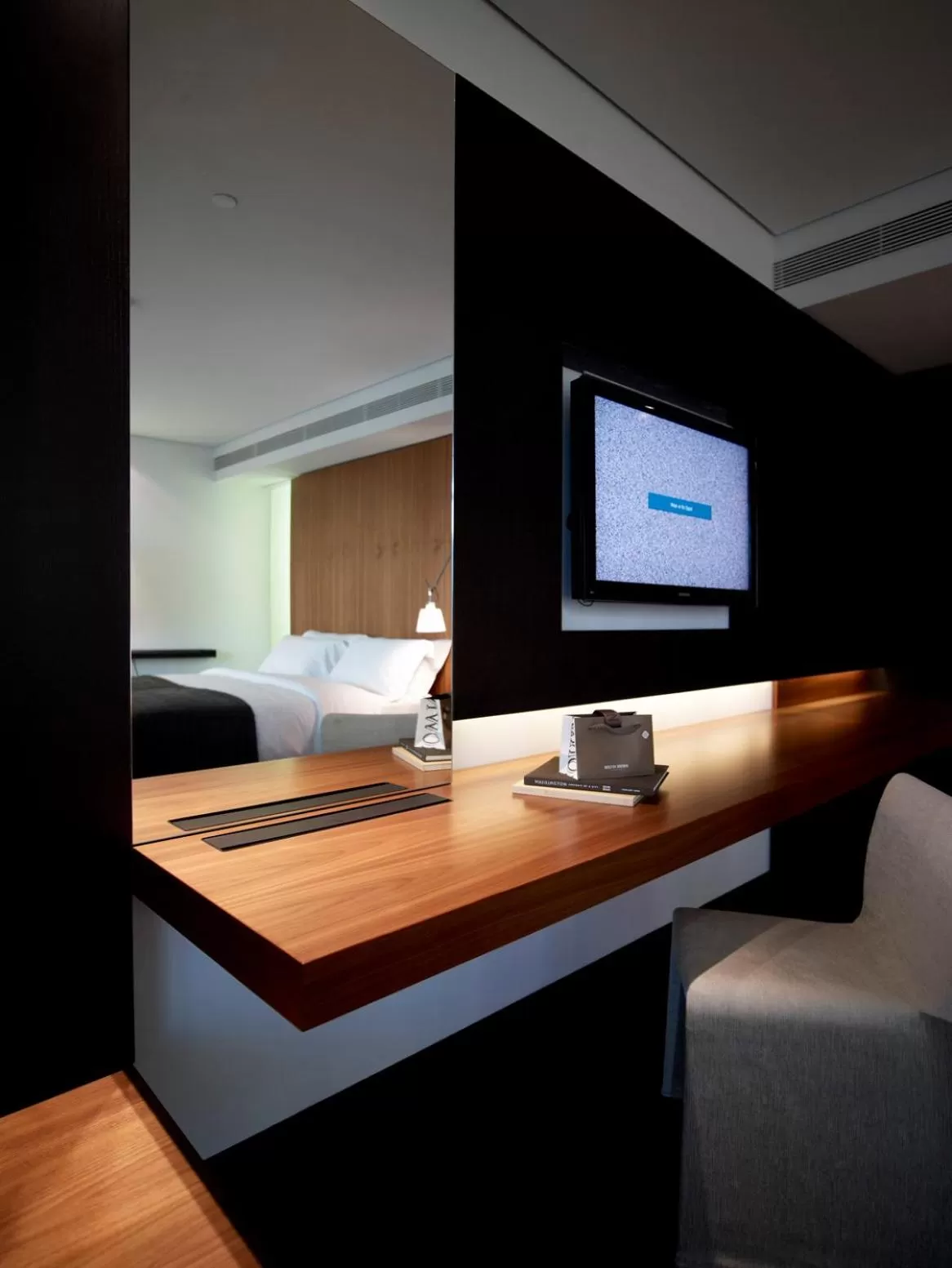 Bedroom, Bed in The Met Hotel Thessaloniki, a Member of Design Hotels