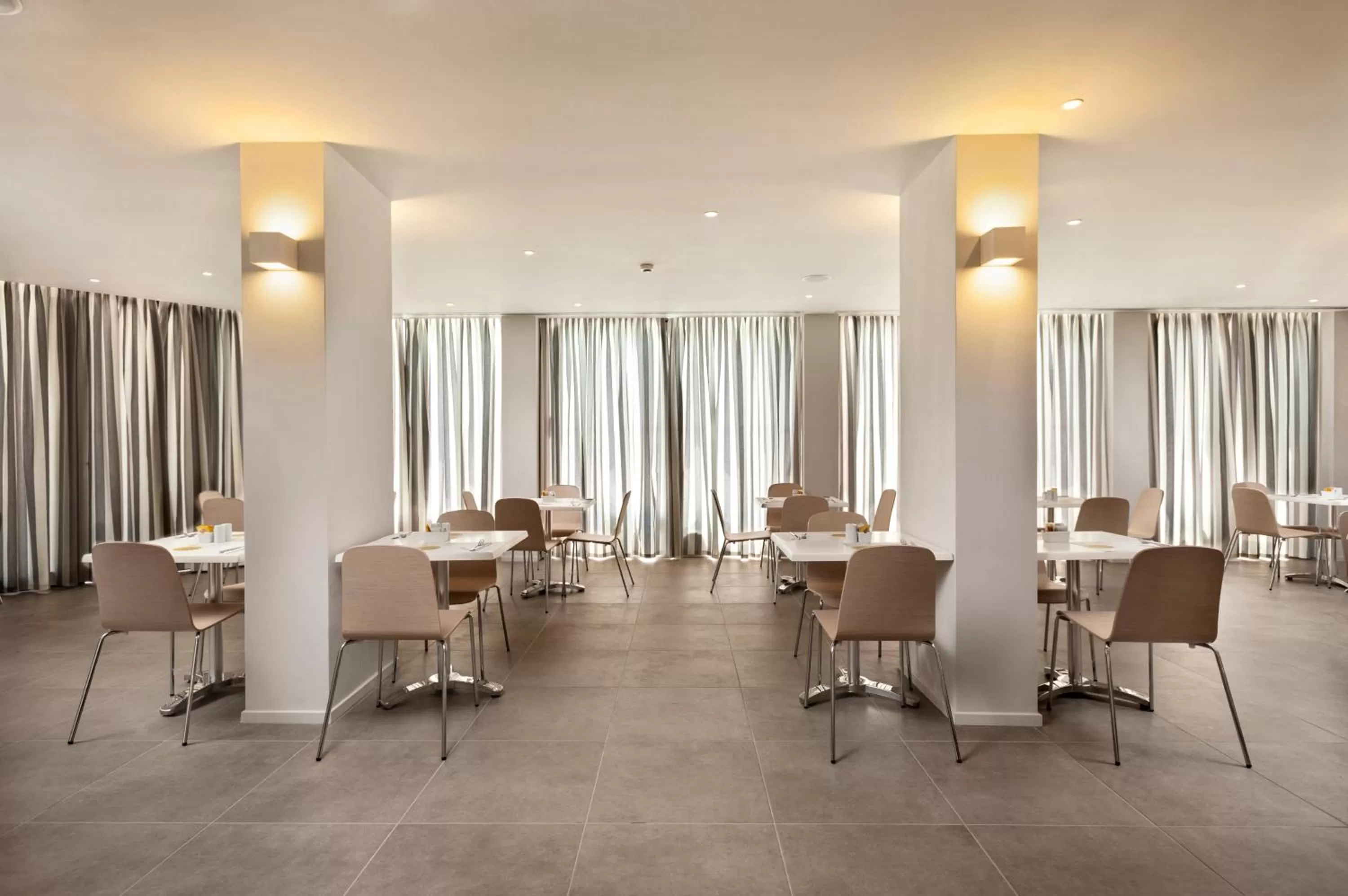 Restaurant/places to eat in Kriti Hotel