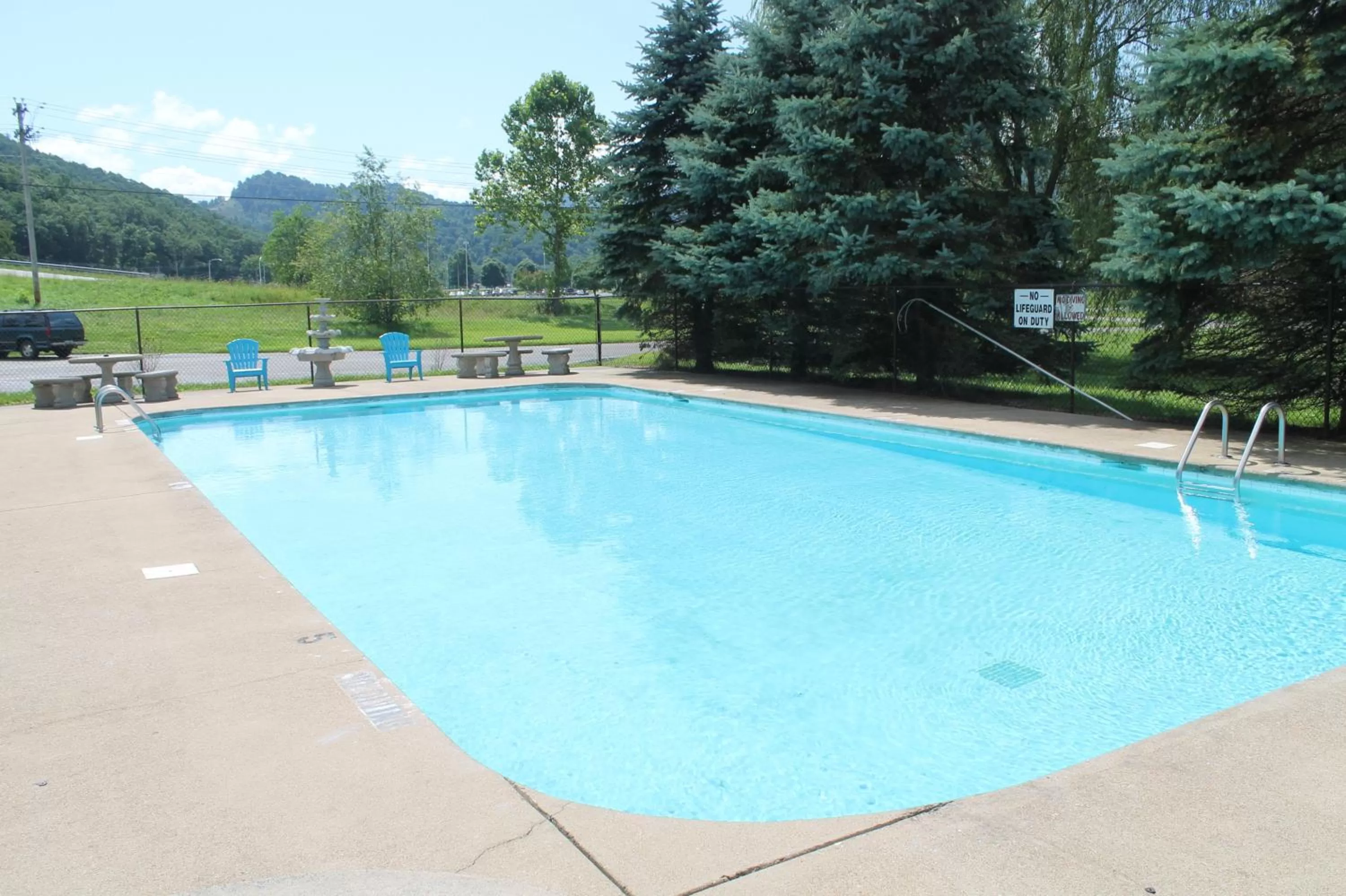 Swimming pool in Americourt Hotel - Mountain City