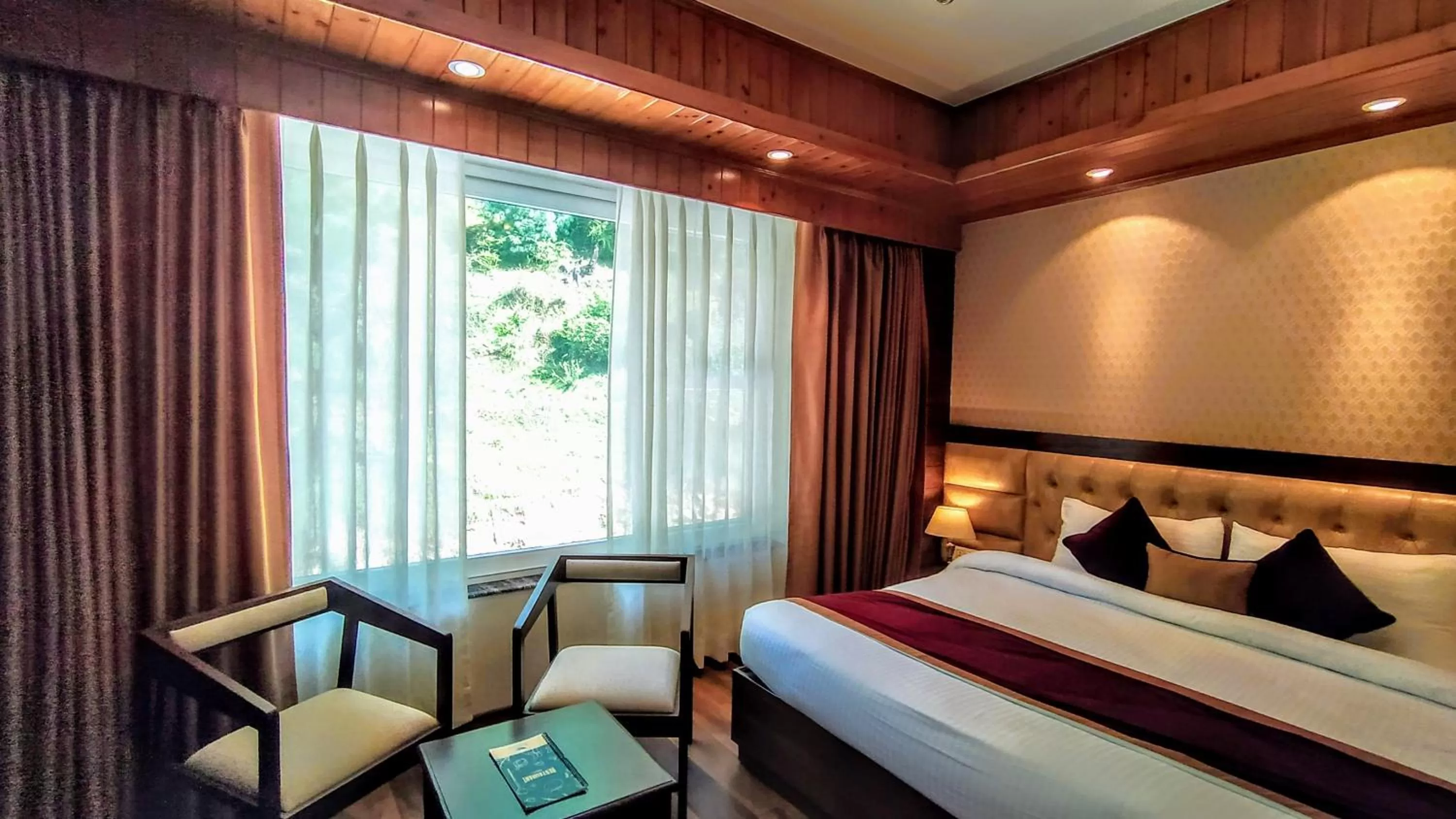 Photo of the whole room, Bed in The Retreat Mashobra, Shimla