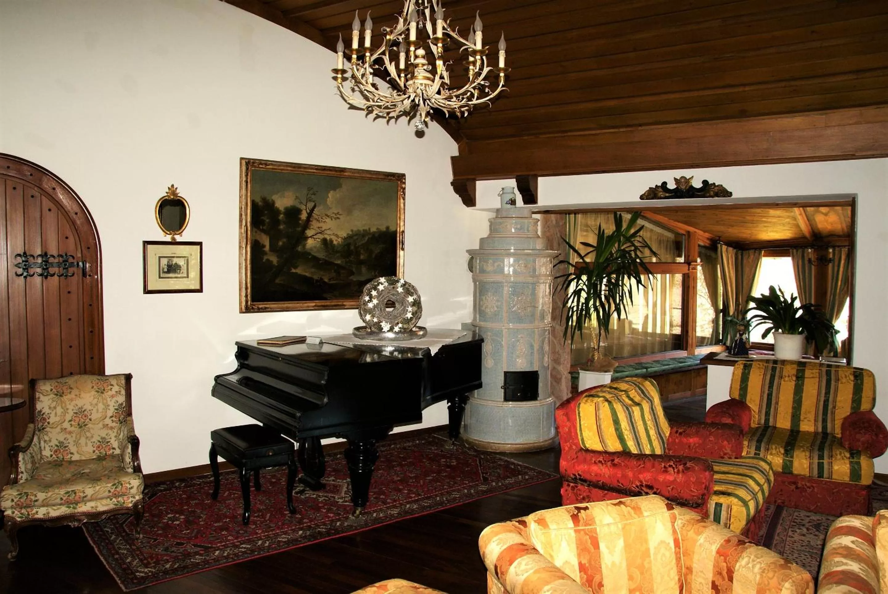 Communal lounge/ TV room in Park Hotel Villa Trunka Lunka