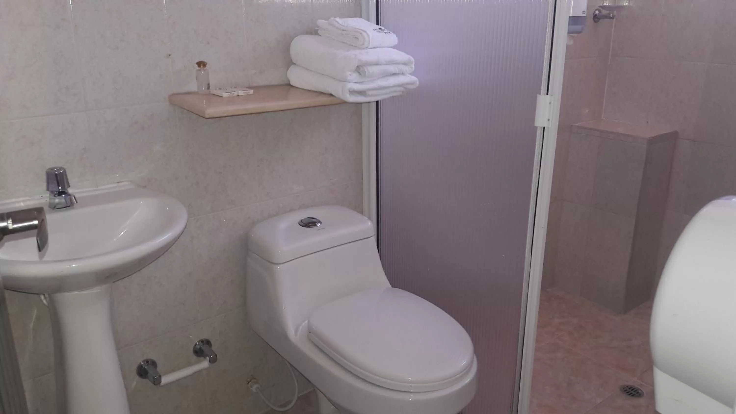 Bathroom in Hotel Cafe Plaza