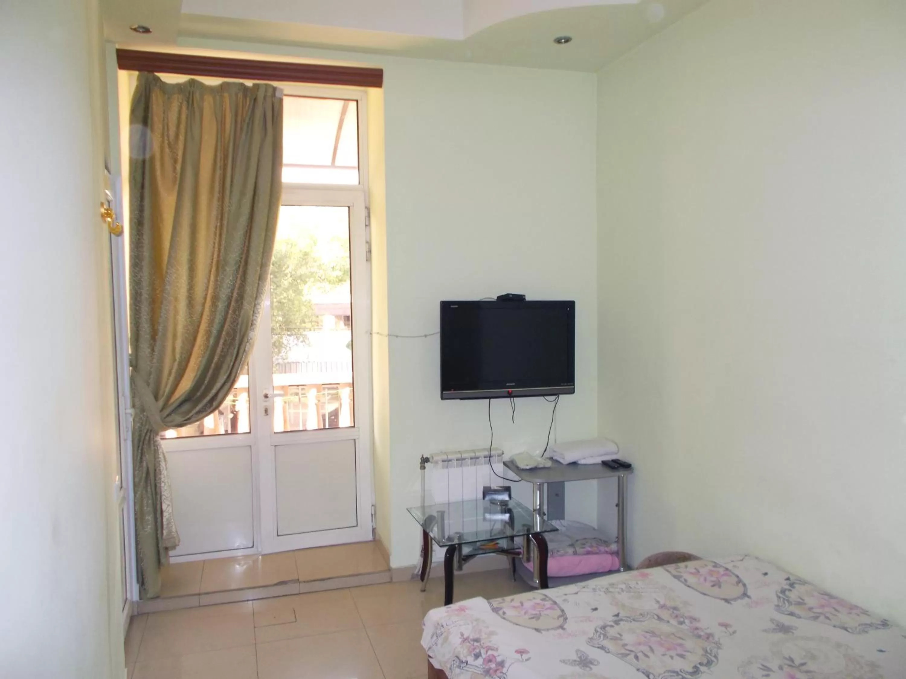 TV/Entertainment Center in Manand Hotel