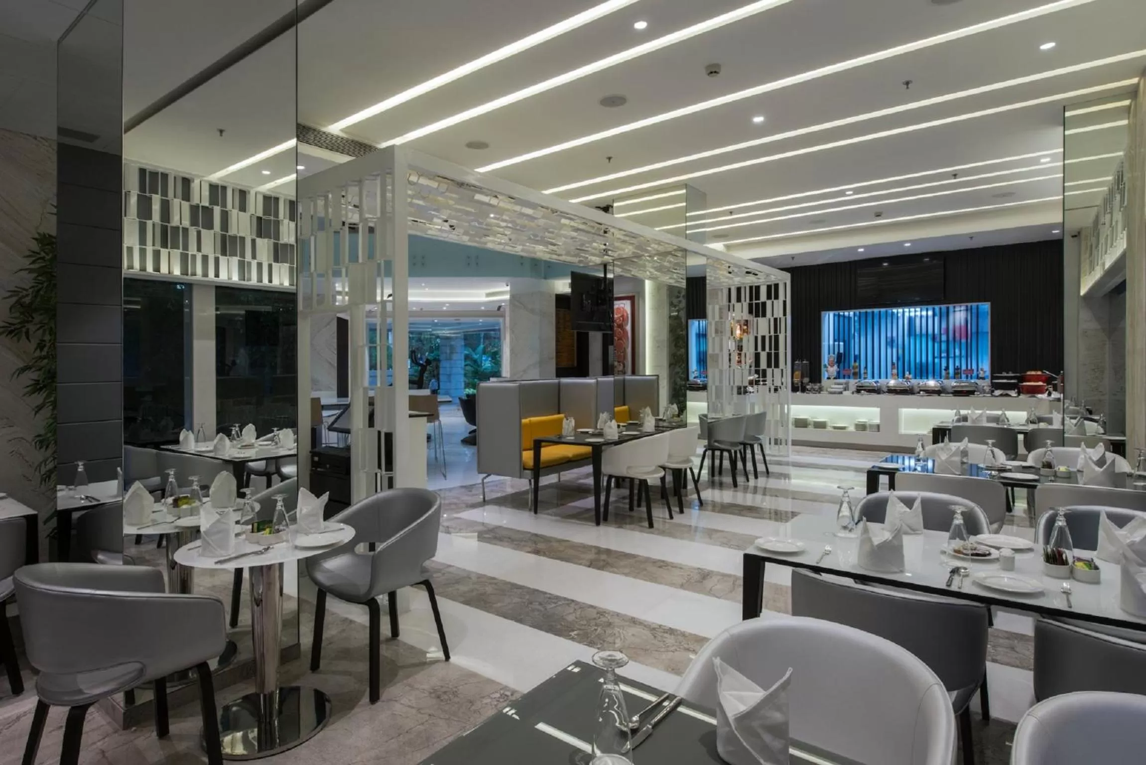 Restaurant/places to eat in Eastin Residences Vadodara