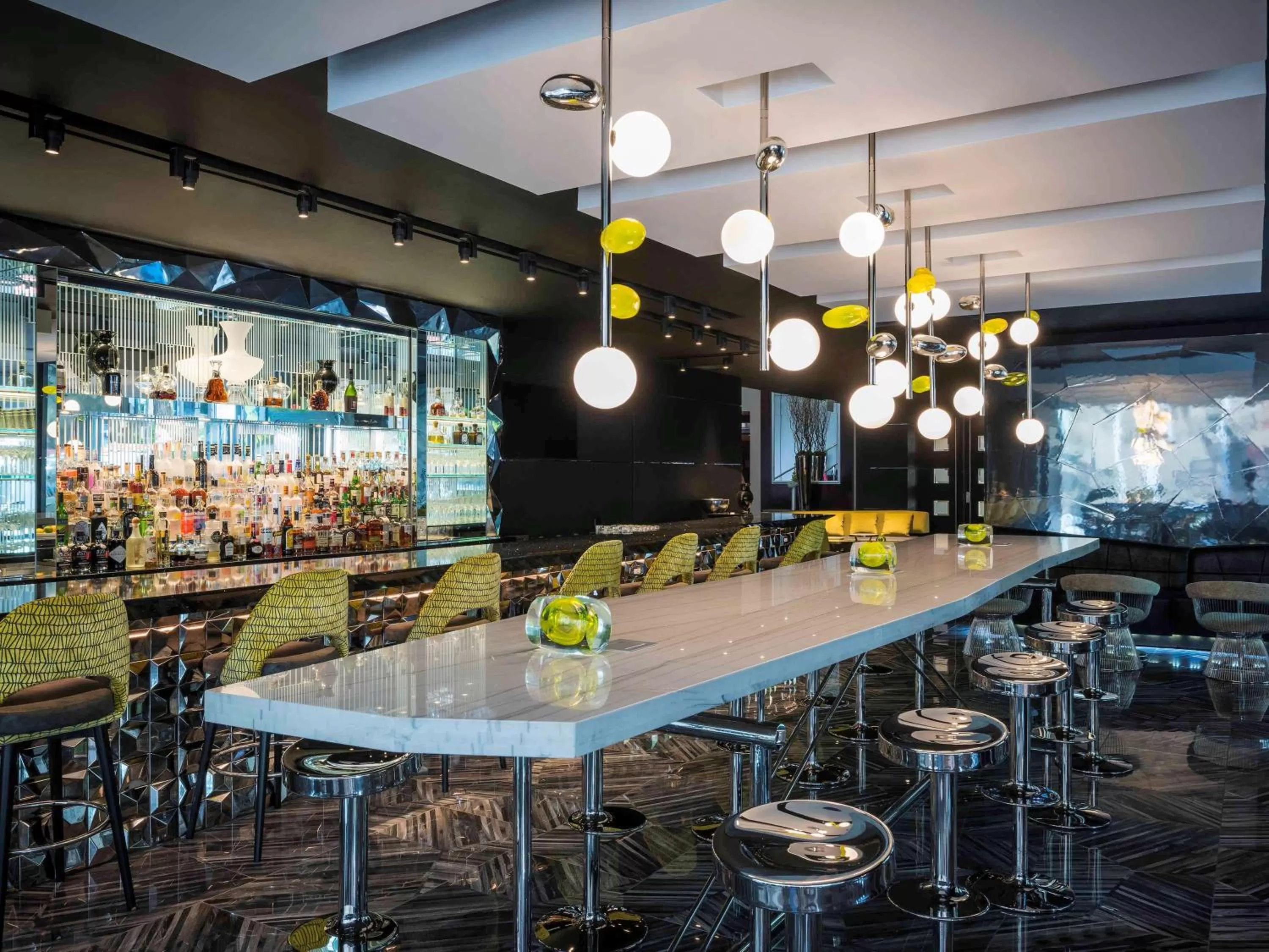 Lounge or bar in Sofitel Chicago Magnificent Mile