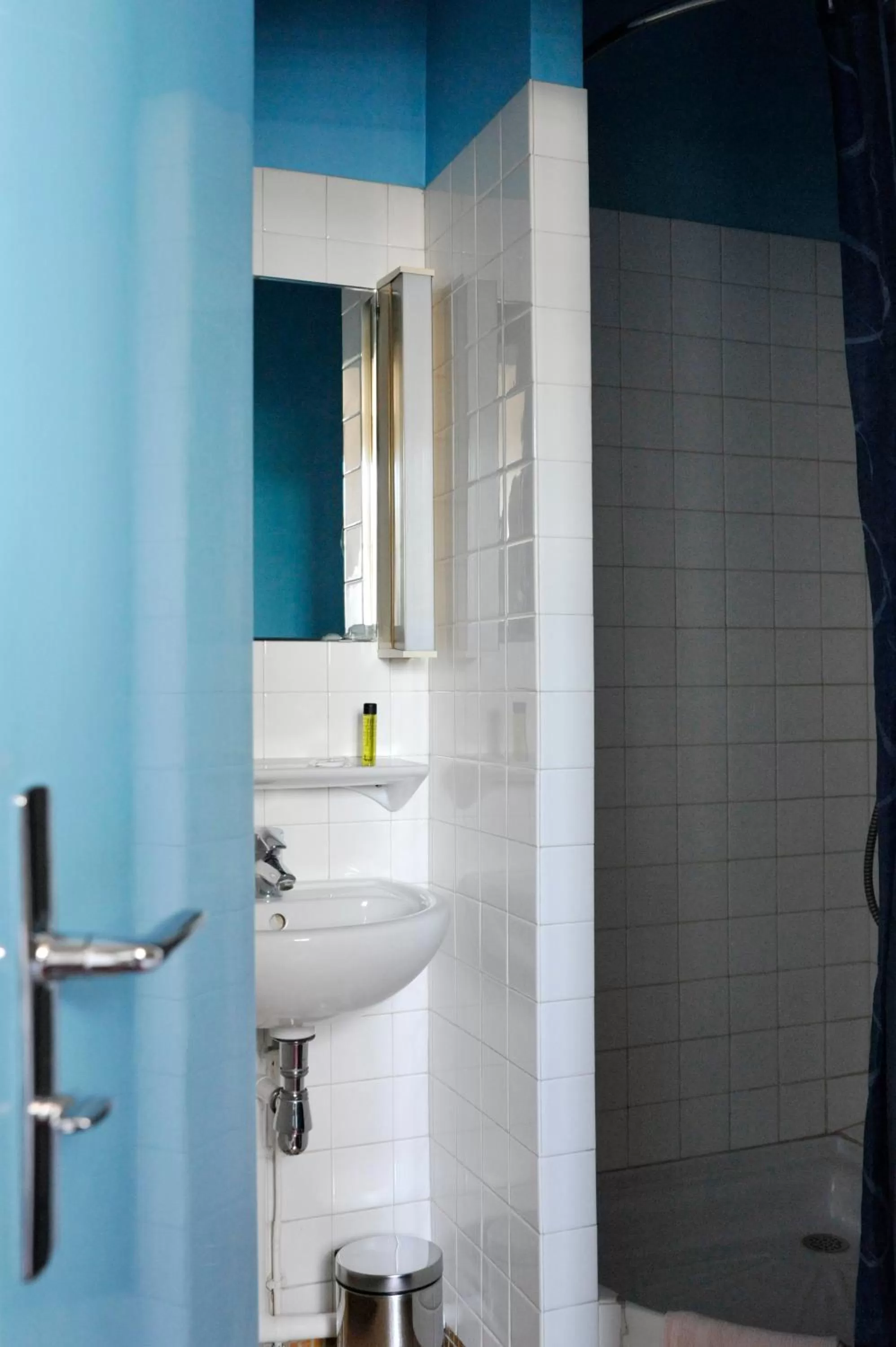 Bathroom in HOTEL DE PARIS MONTPARNASSE