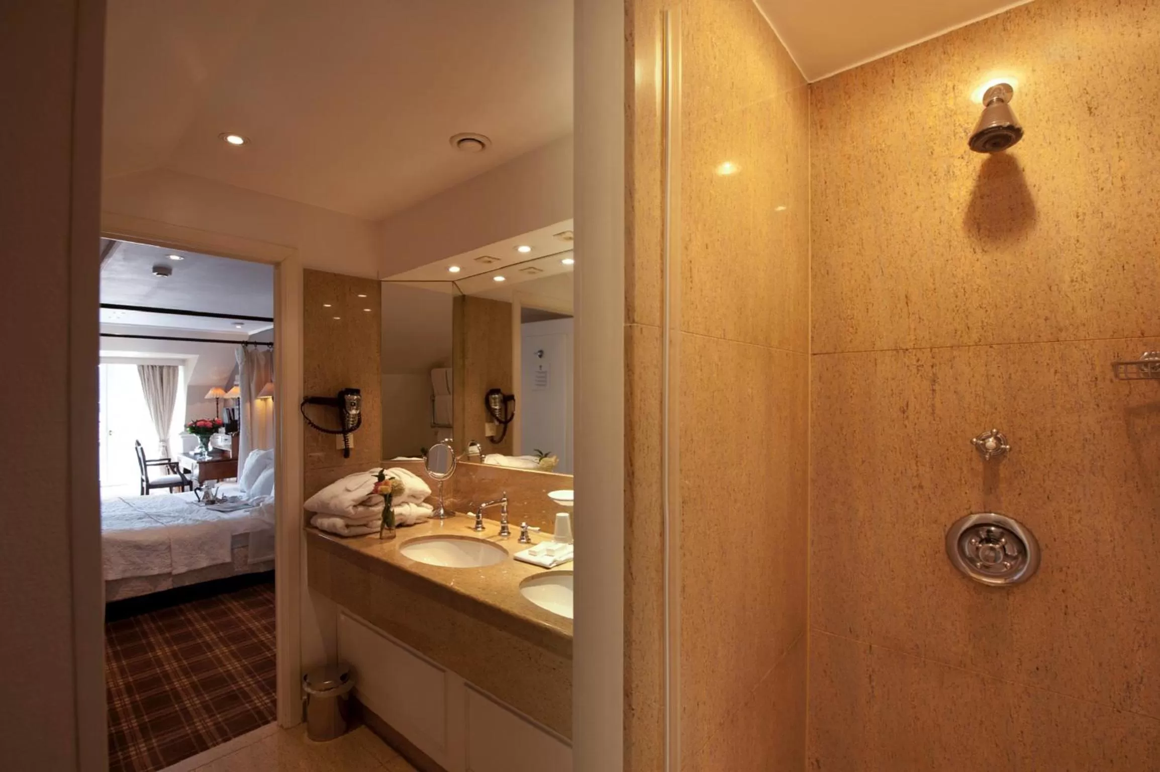 Bathroom, Bed in The Pand - Charming Boutique Hotel