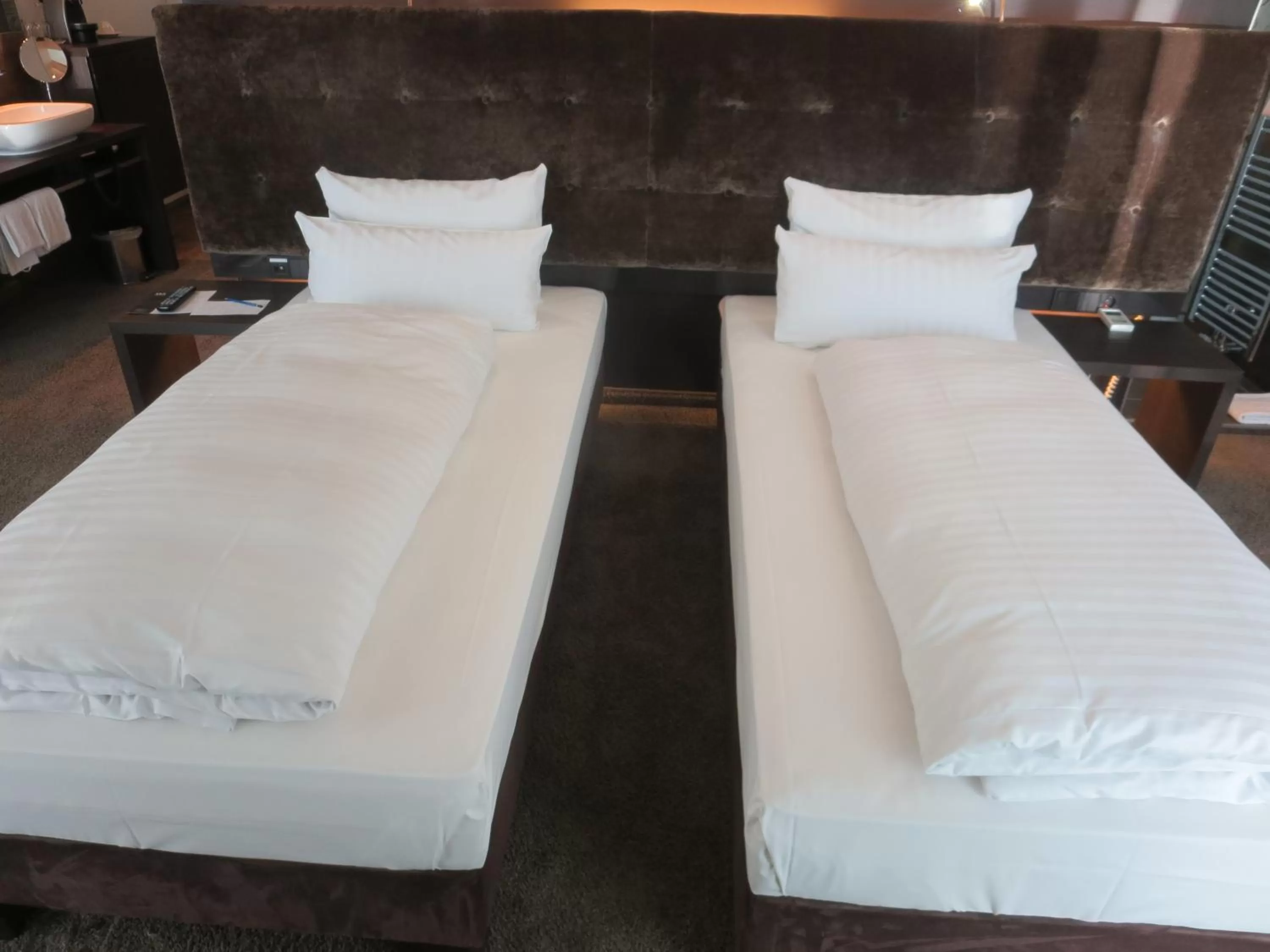 Bed in SAKS Urban Design Hotel Kaiserslautern