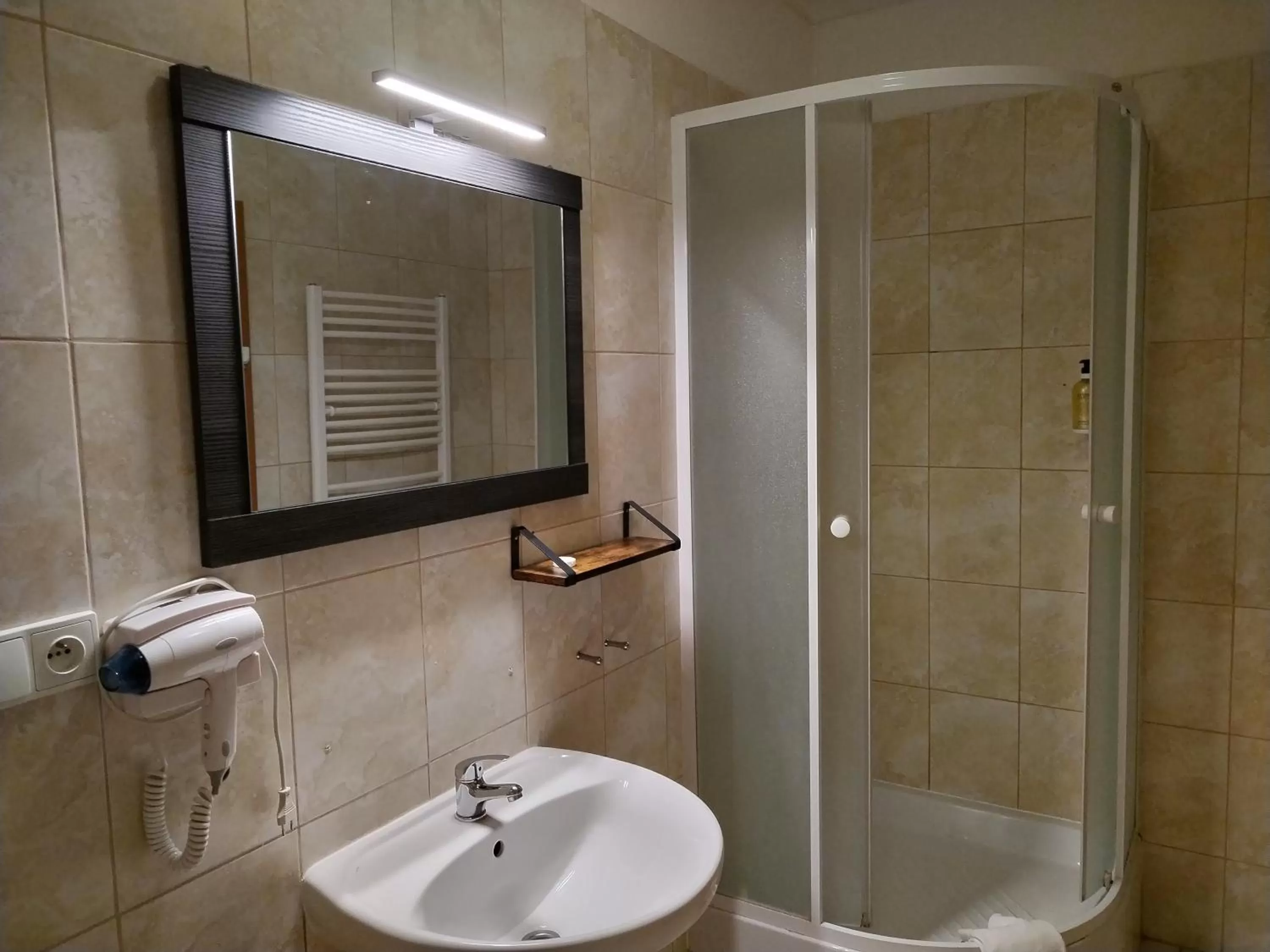 Shower in Hotel Arko