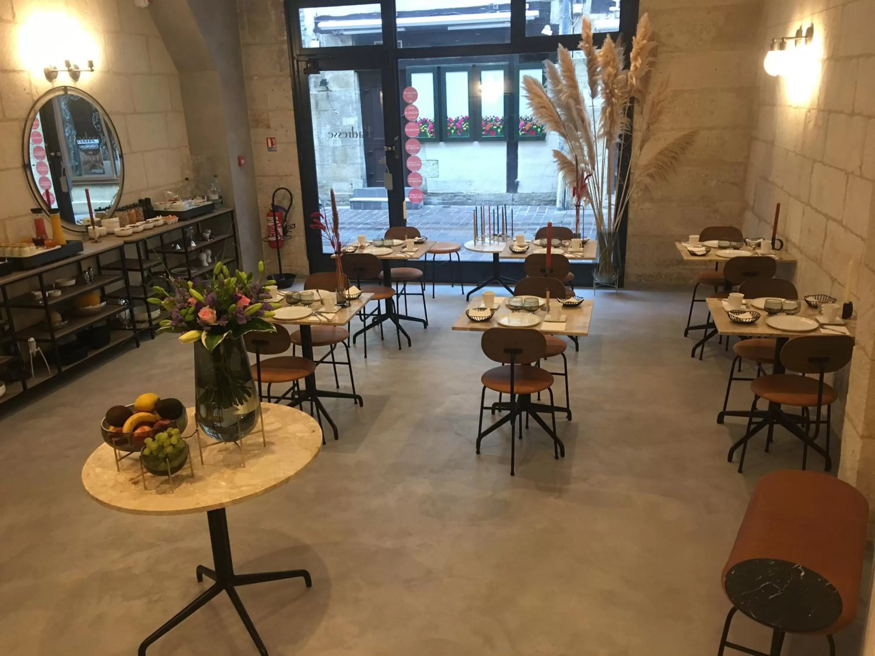 Breakfast in Hôtel L'Adresse