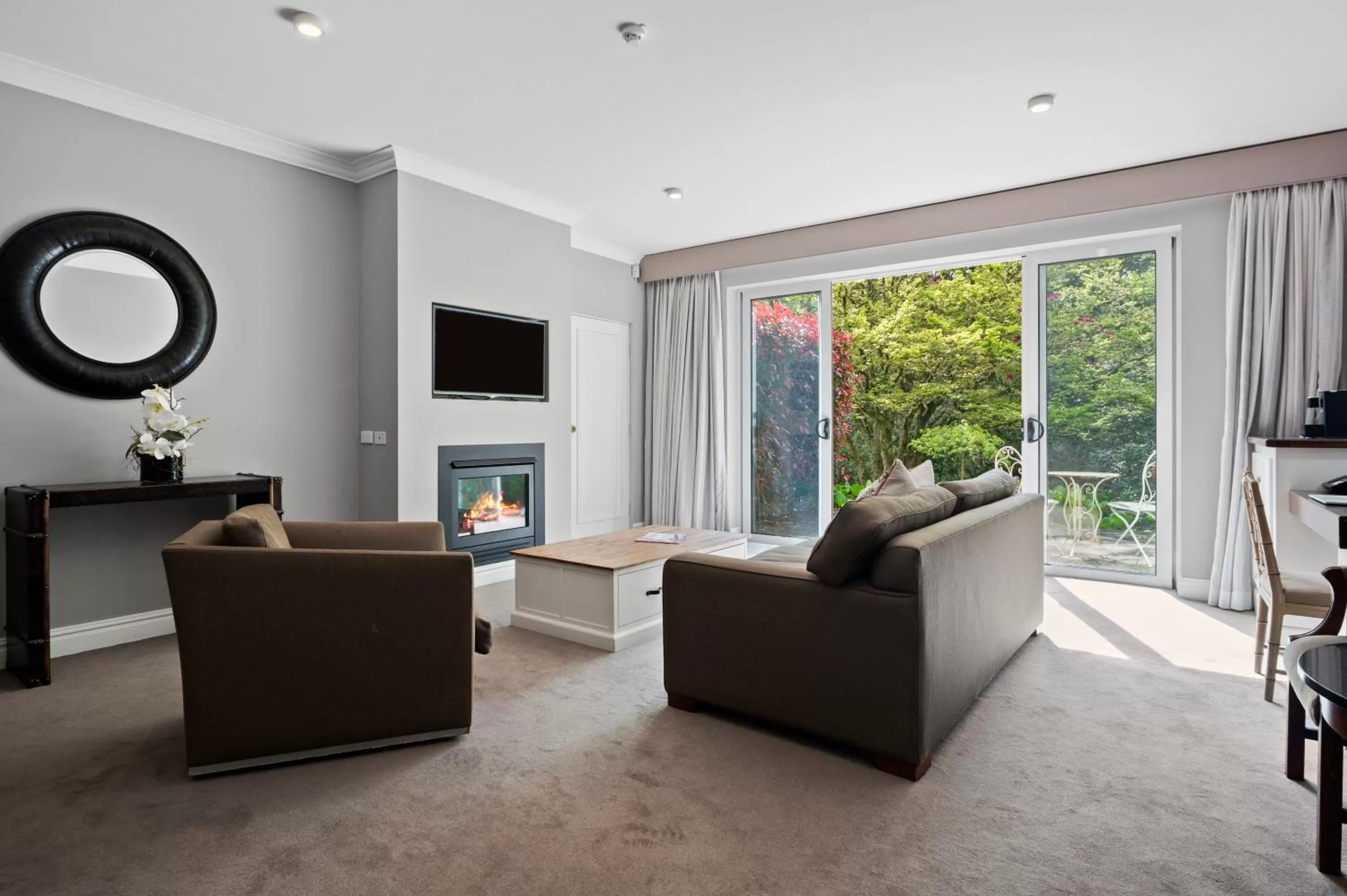 TV and multimedia in Parklands Country Gardens & Lodges Blue Mountains