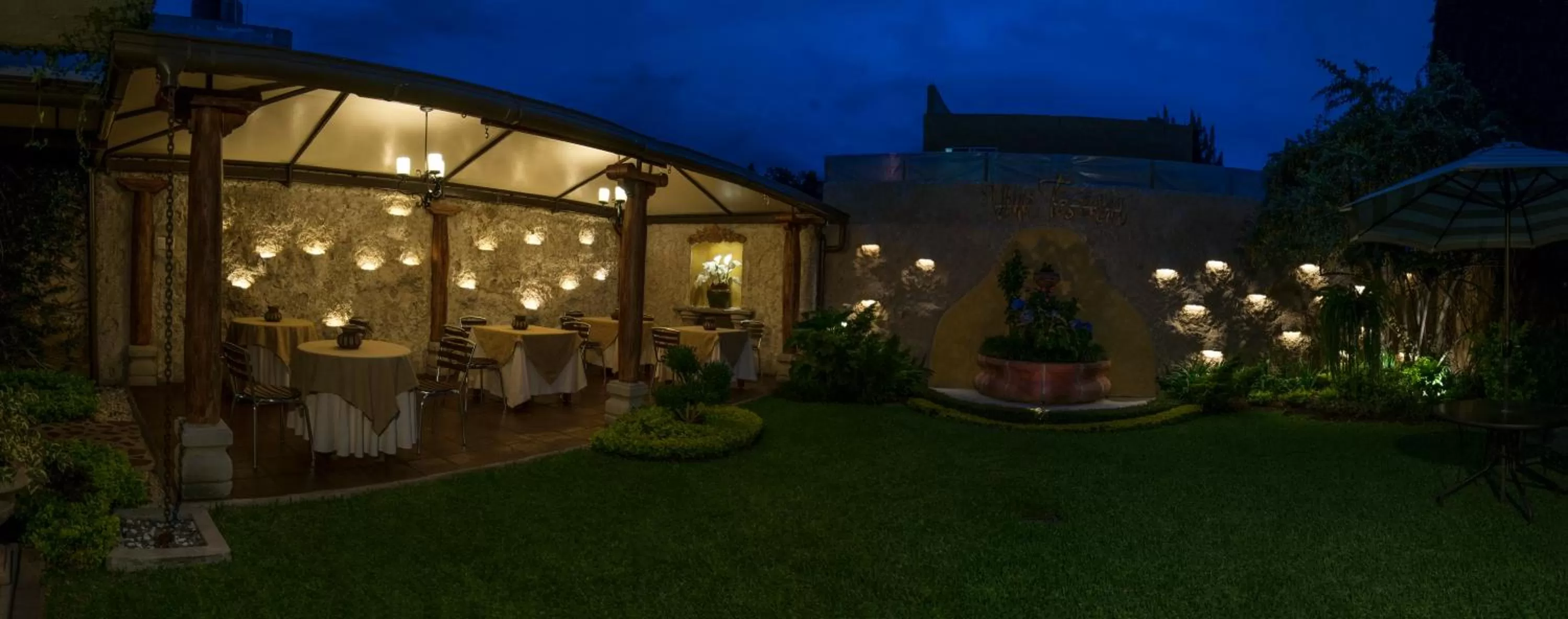 Property Building in Hostal Villa Toscana