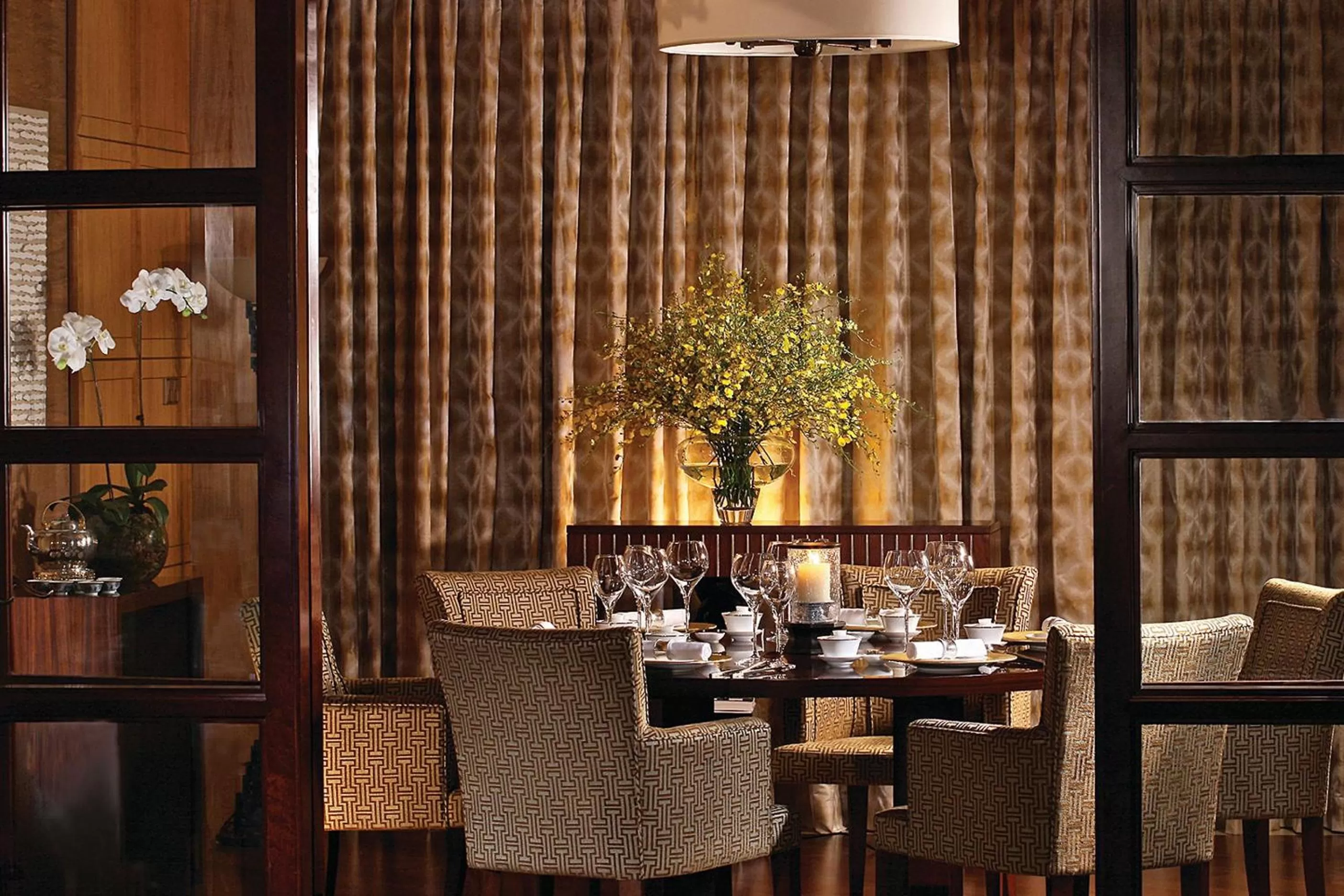 Dining area in Four Seasons Hotel Hangzhou at West Lake
