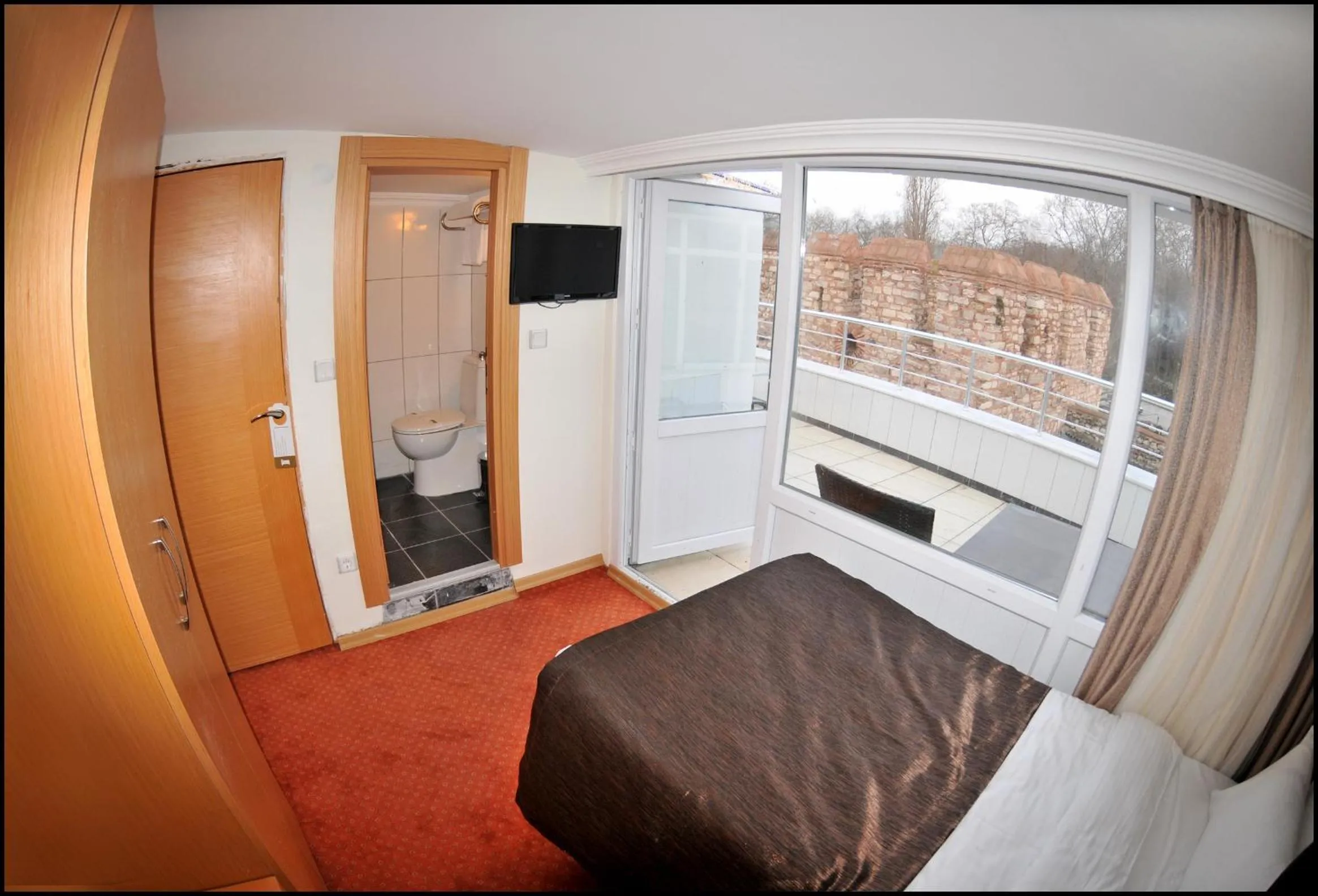 Photo of the whole room in Palace Point Hotel