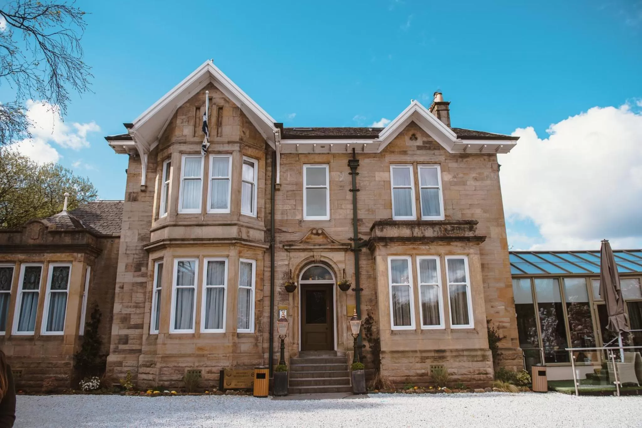Facade/entrance in Lynnhurst Hotel