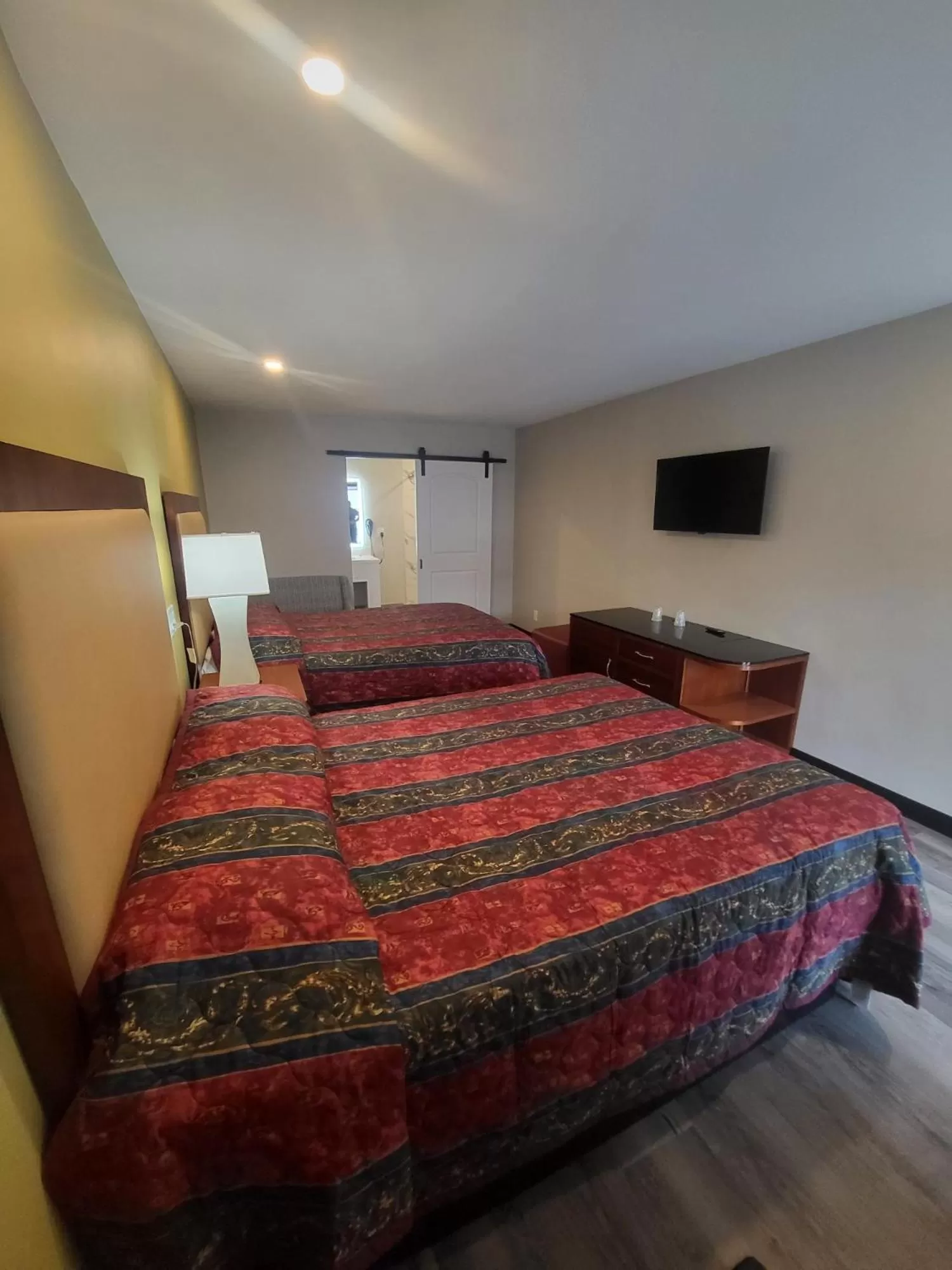 Photo of the whole room in Stadium Inn & Spas