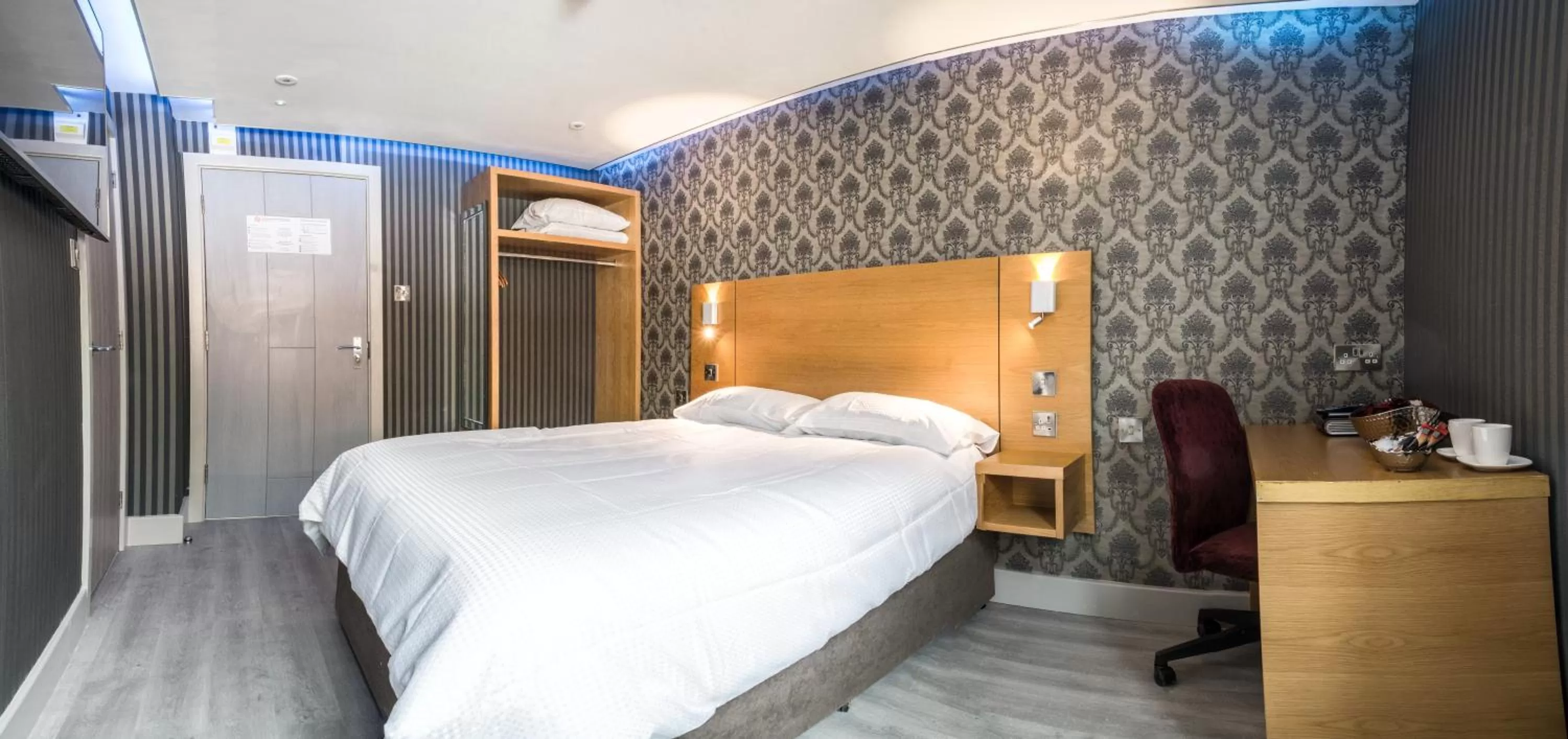 Deluxe Double Room with Bath in Quayside Hotel & Bar