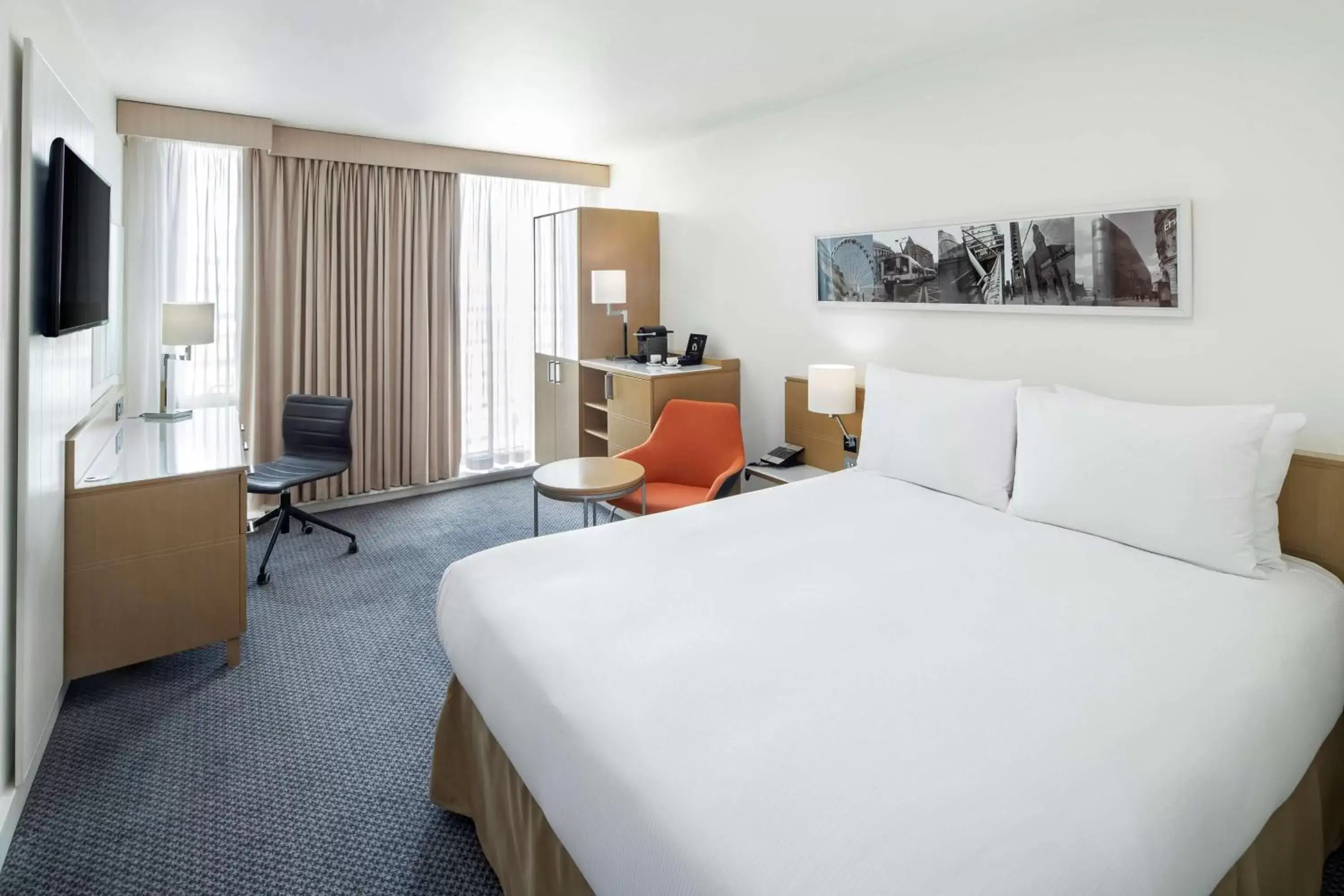 Queen Room with Mobility Access in DoubleTree by Hilton Leeds Queen Room with Mobility Access in DoubleTree by Hilton Leeds