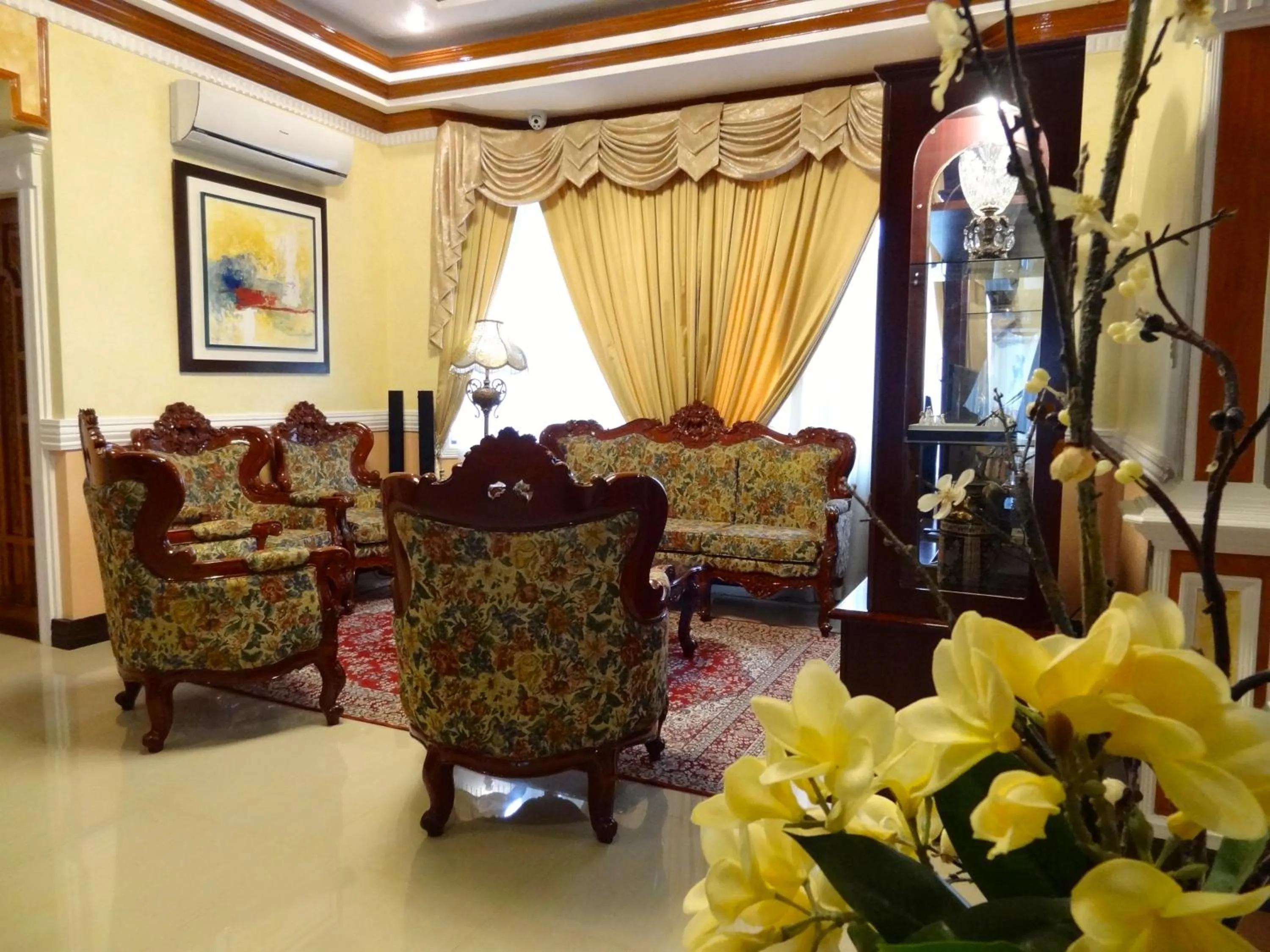 Lobby or reception in The Executive Villa Inn & Suites