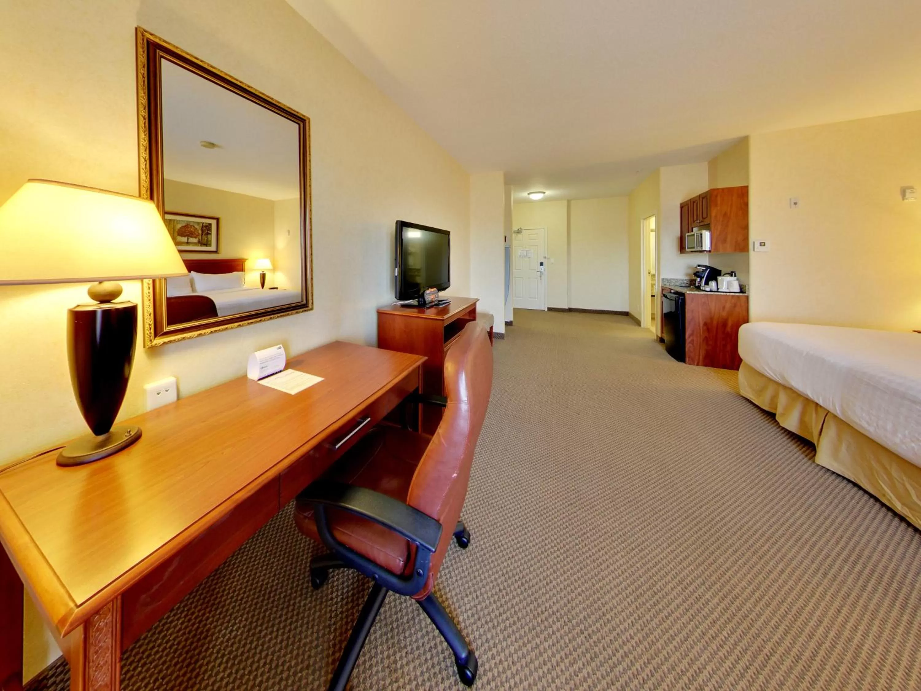 Photo of the whole room, Bed in Holiday Inn Express Hotel & Suites - Edmonton International Airport by IHG