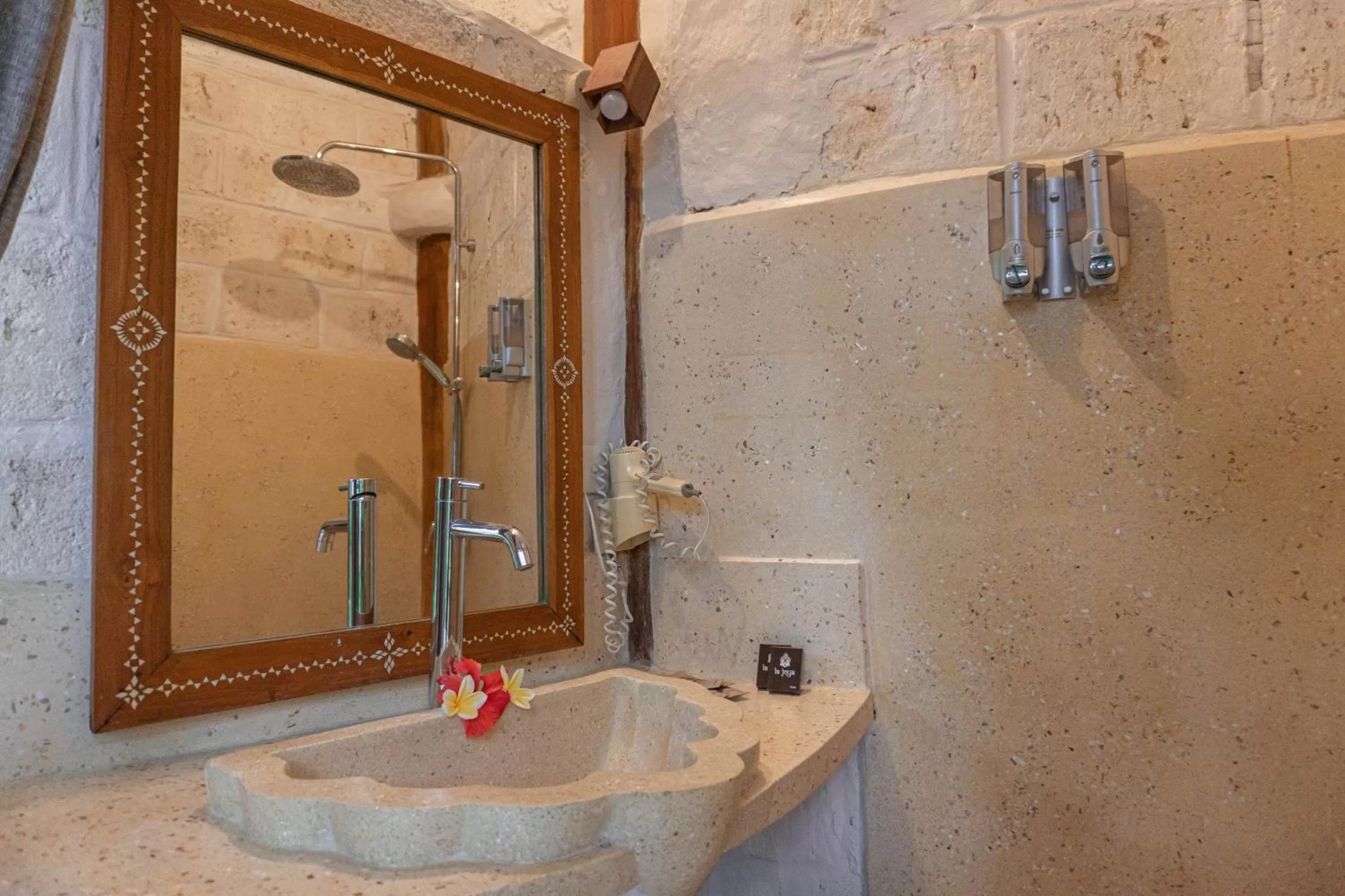 Bathroom in La Joya Balangan Resort