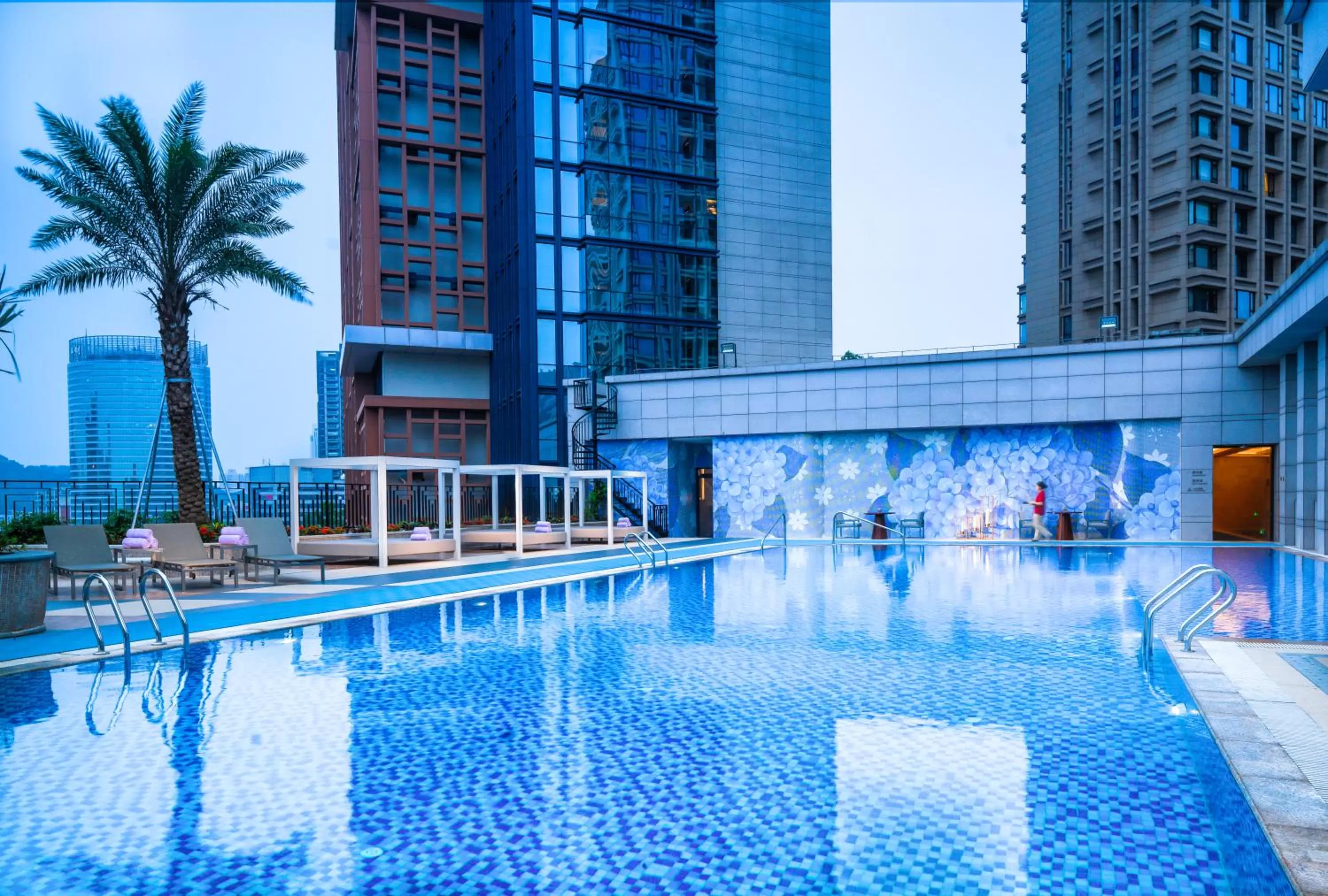 Swimming pool in Zhuhai Marriott Hotel