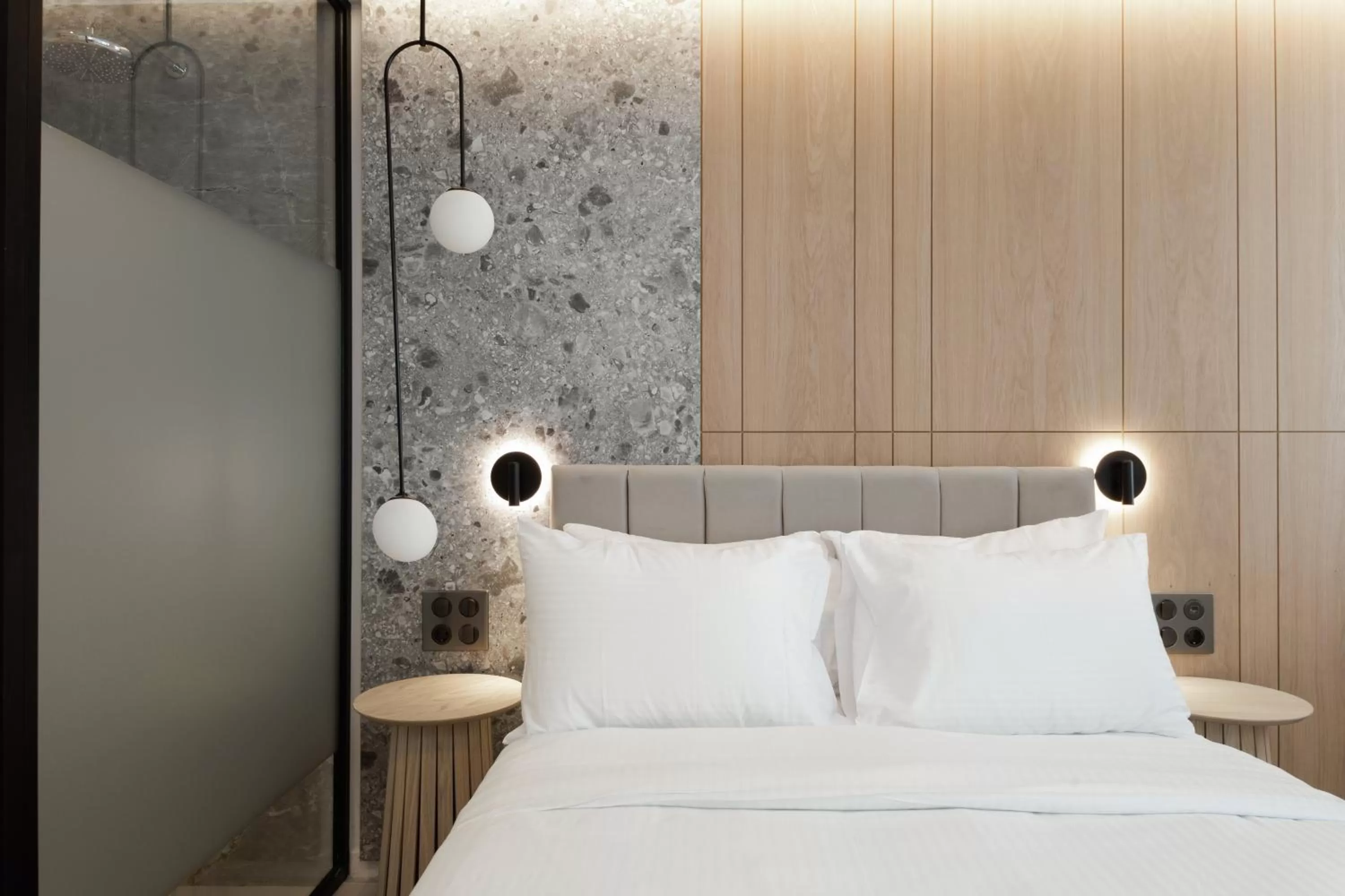 Bed in LUX&EASY Signature Syngrou 234