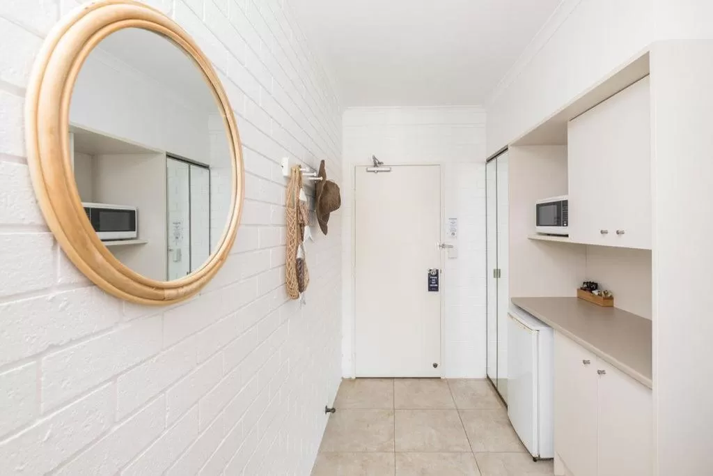 Kitchen or kitchenette in Mollymook Seascape Motel and Apartments