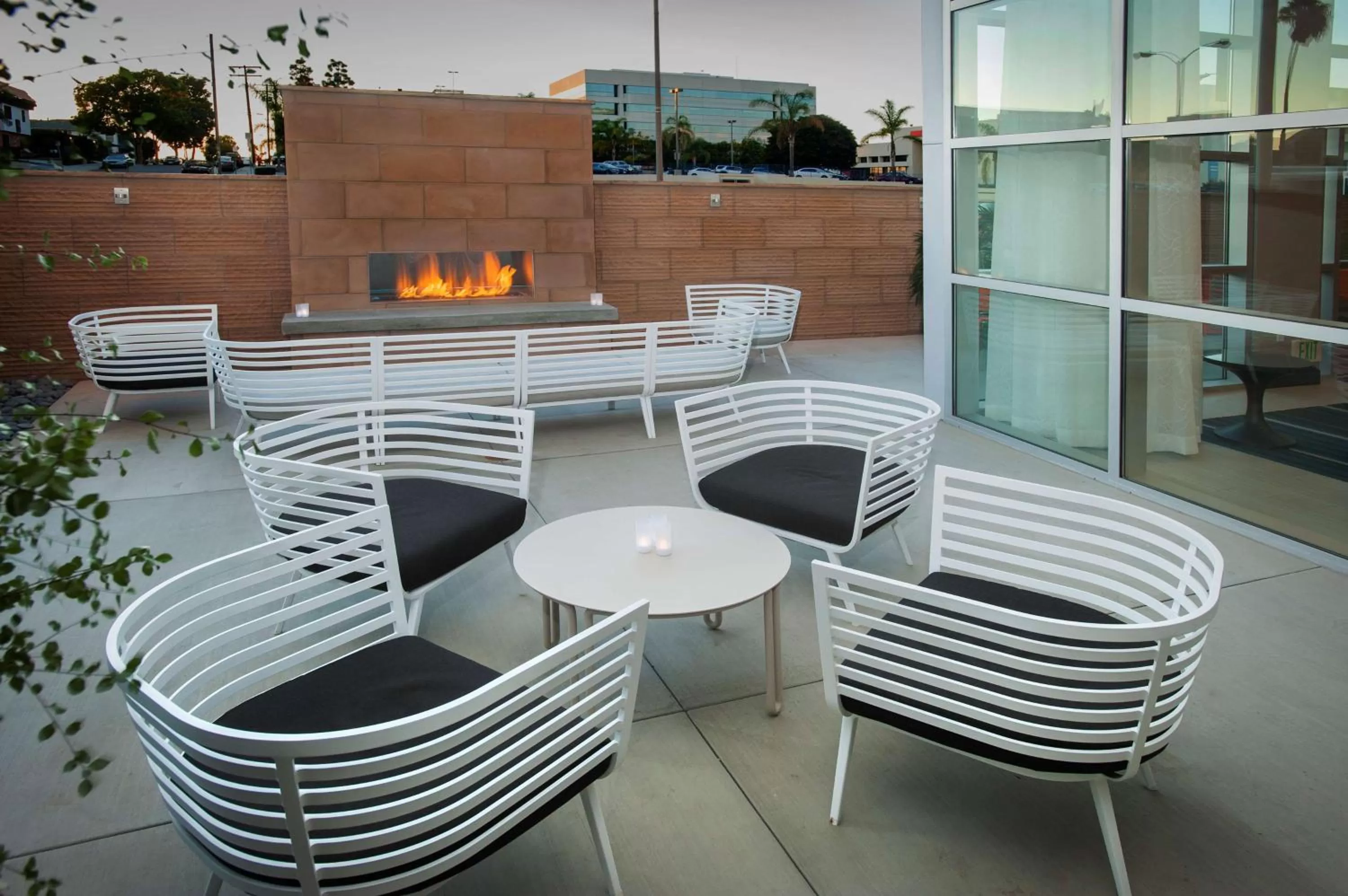 Patio in Hampton Inn & Suites LAX El Segundo