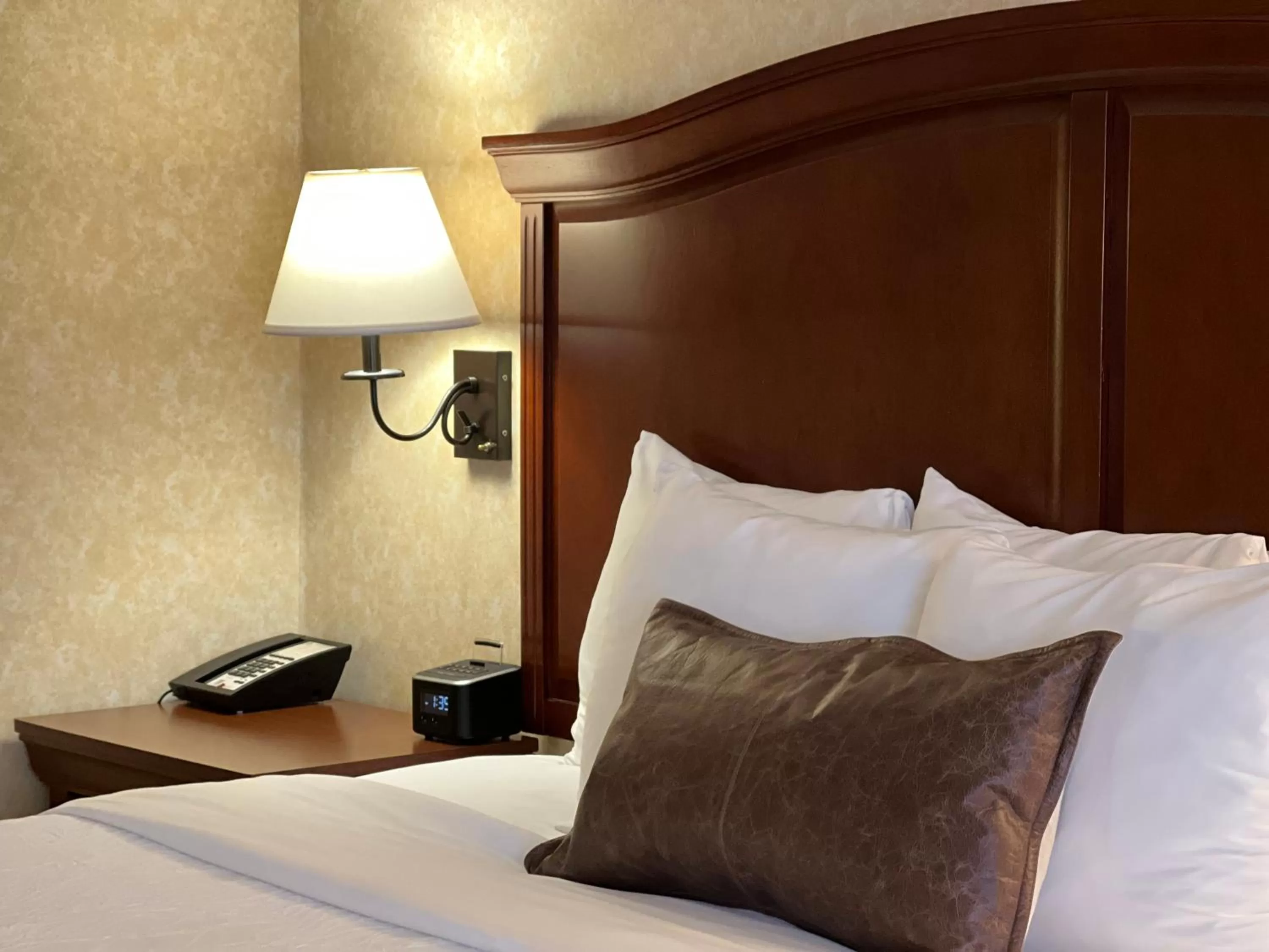 Bed in Maine Evergreen Hotel, an Ascend Collection Hotel