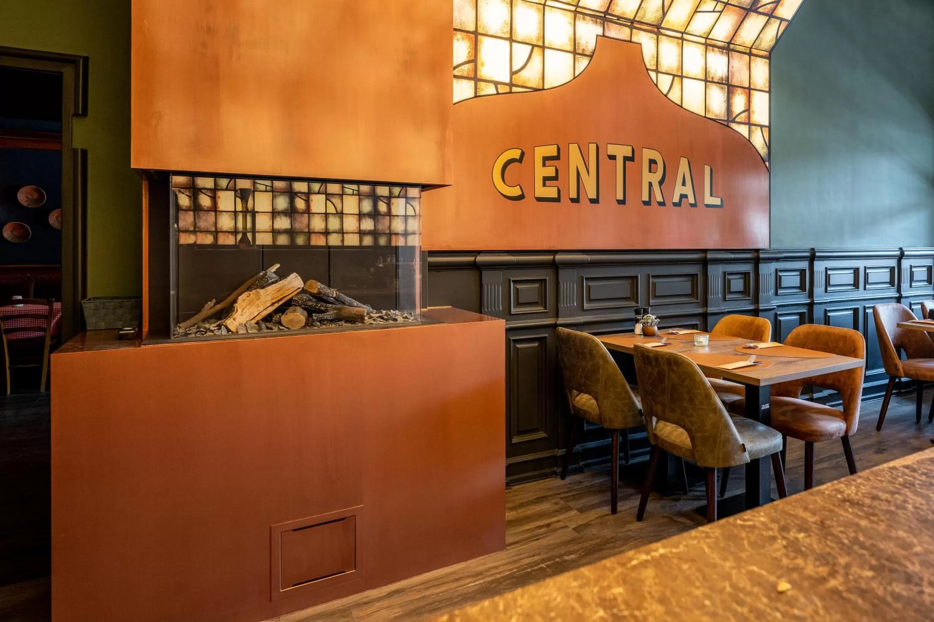 Restaurant/places to eat in Hotel Central