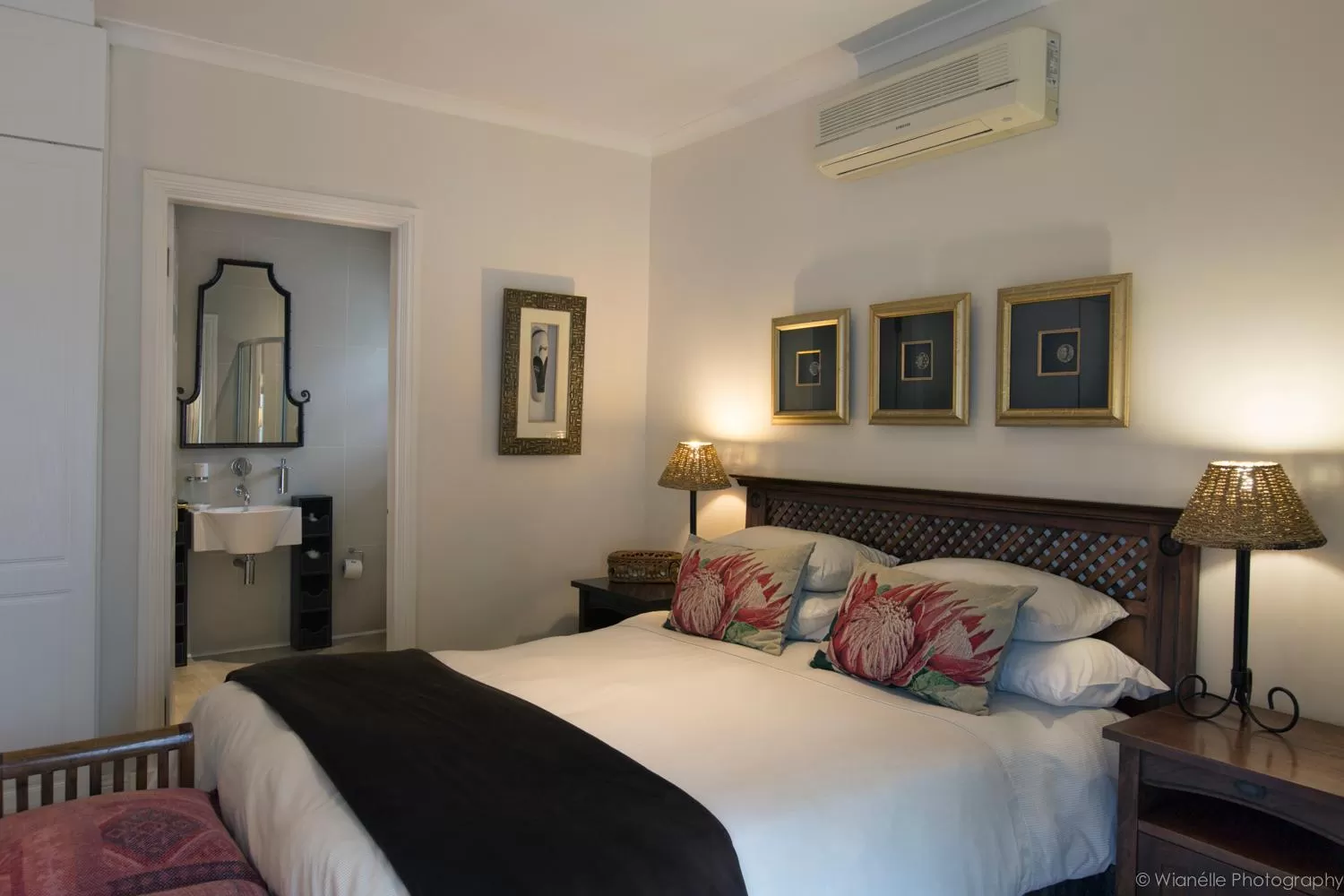 Bedroom, Bed in Carslogie House