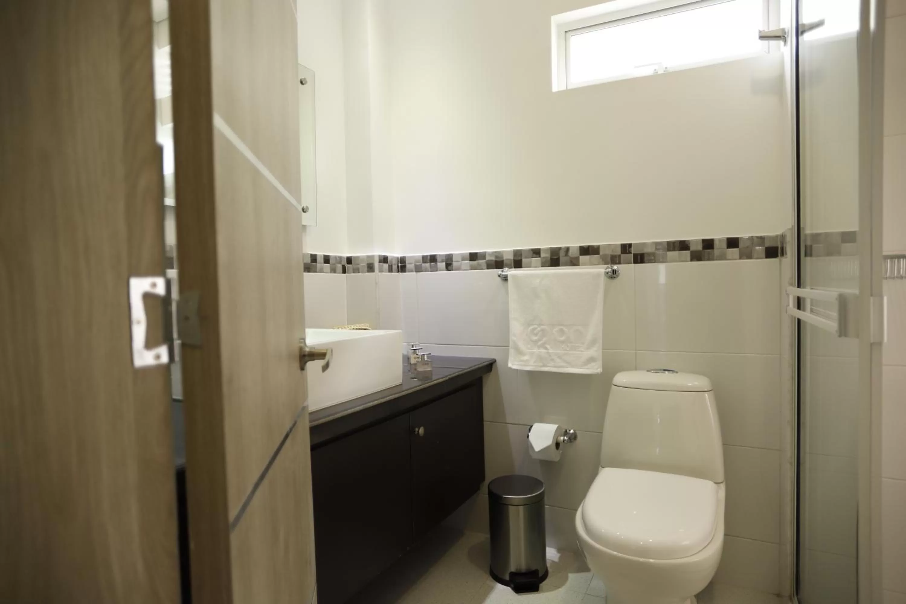 Shower, Bathroom in ON Hotel Cali