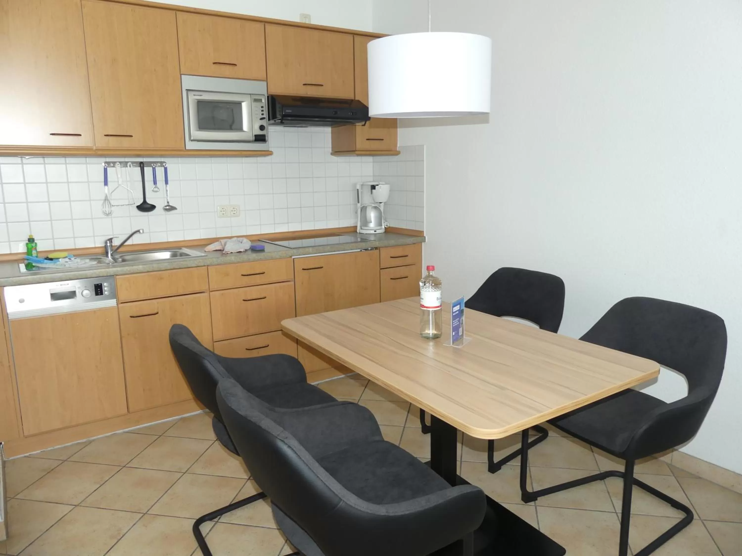 Kitchen or kitchenette, Kitchen/Kitchenette in Apartmenthaus Binzer Sterne