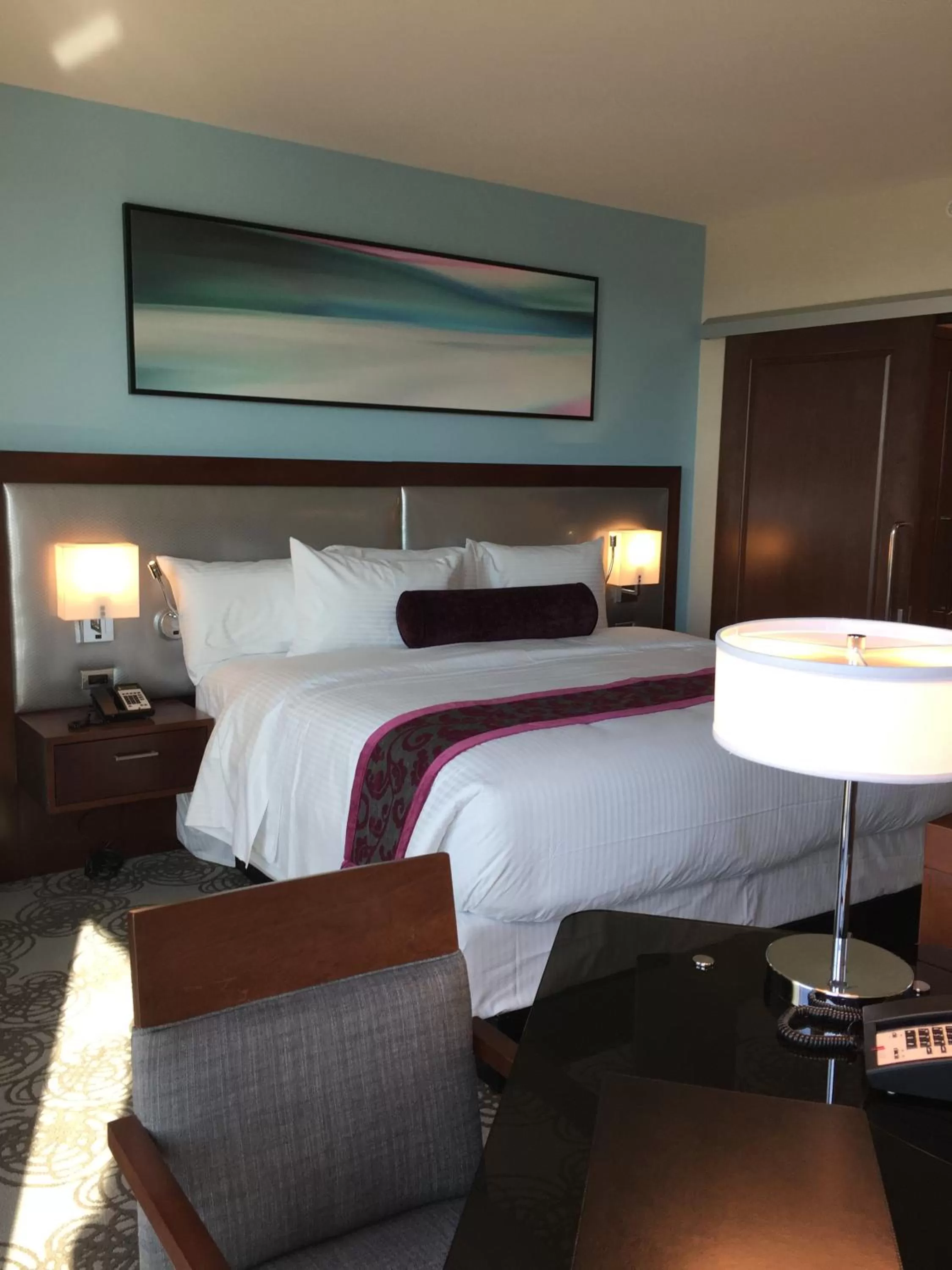 Photo of the whole room, Bed in Parkwest Bicycle Casino