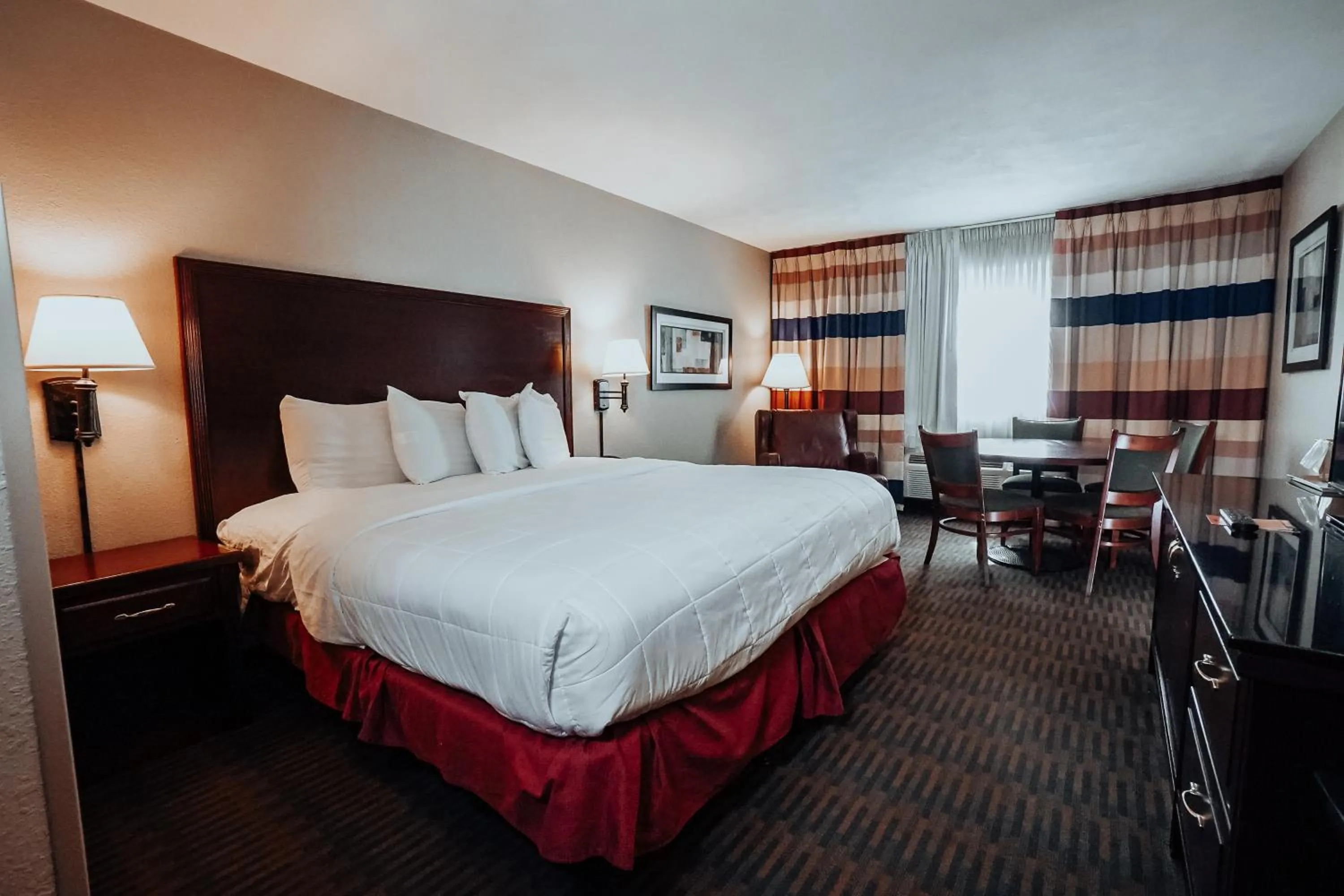 Lamplighter Inn and Suites - North