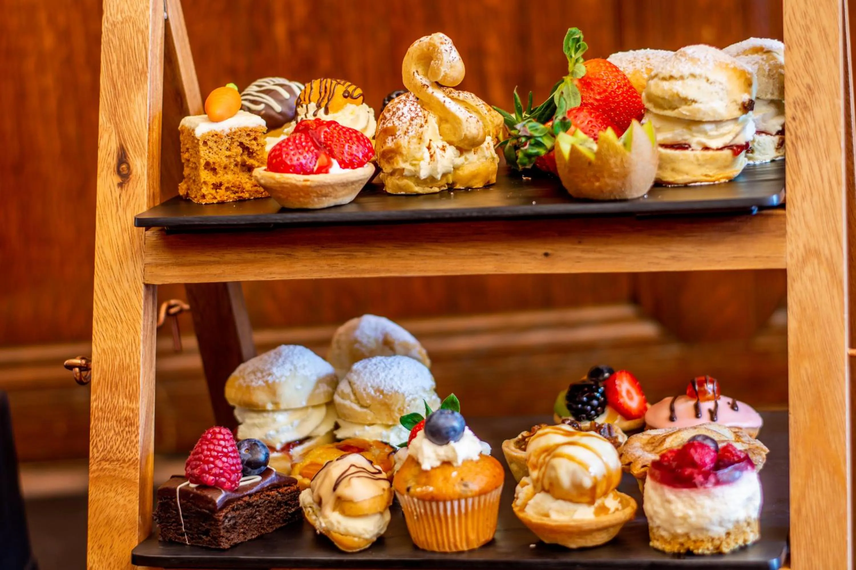 Food and drinks in Adelphi Hotel