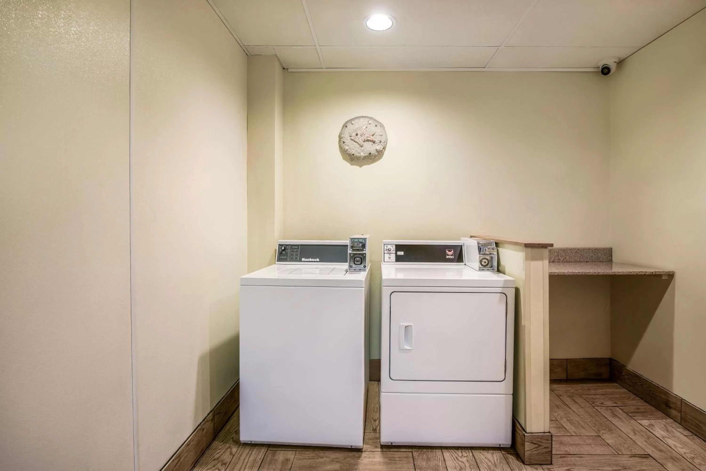 Property building in Best Western Indian Oak