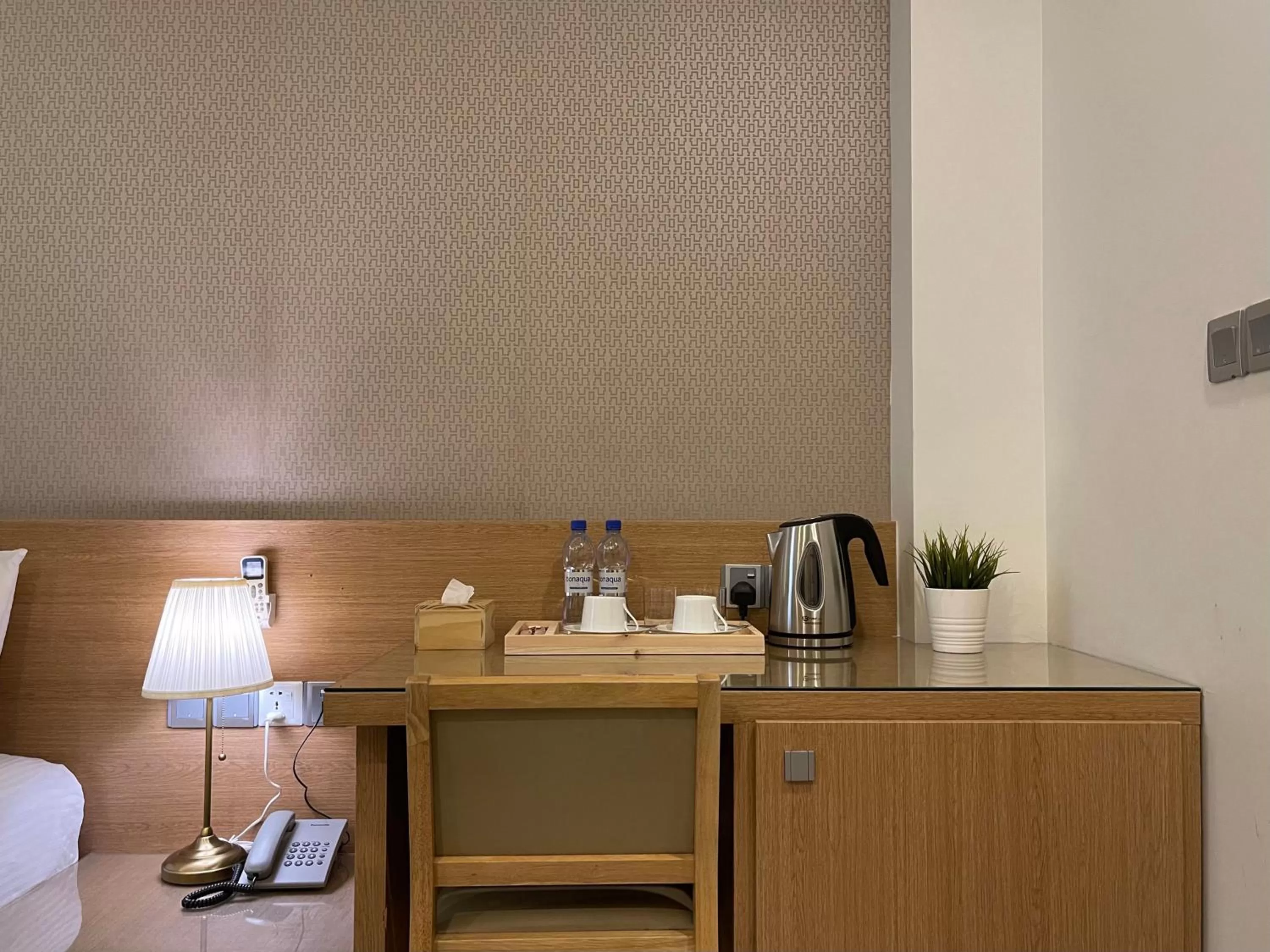 Coffee/tea facilities, Bed in Huvan Beach Hotel at Hulhumale