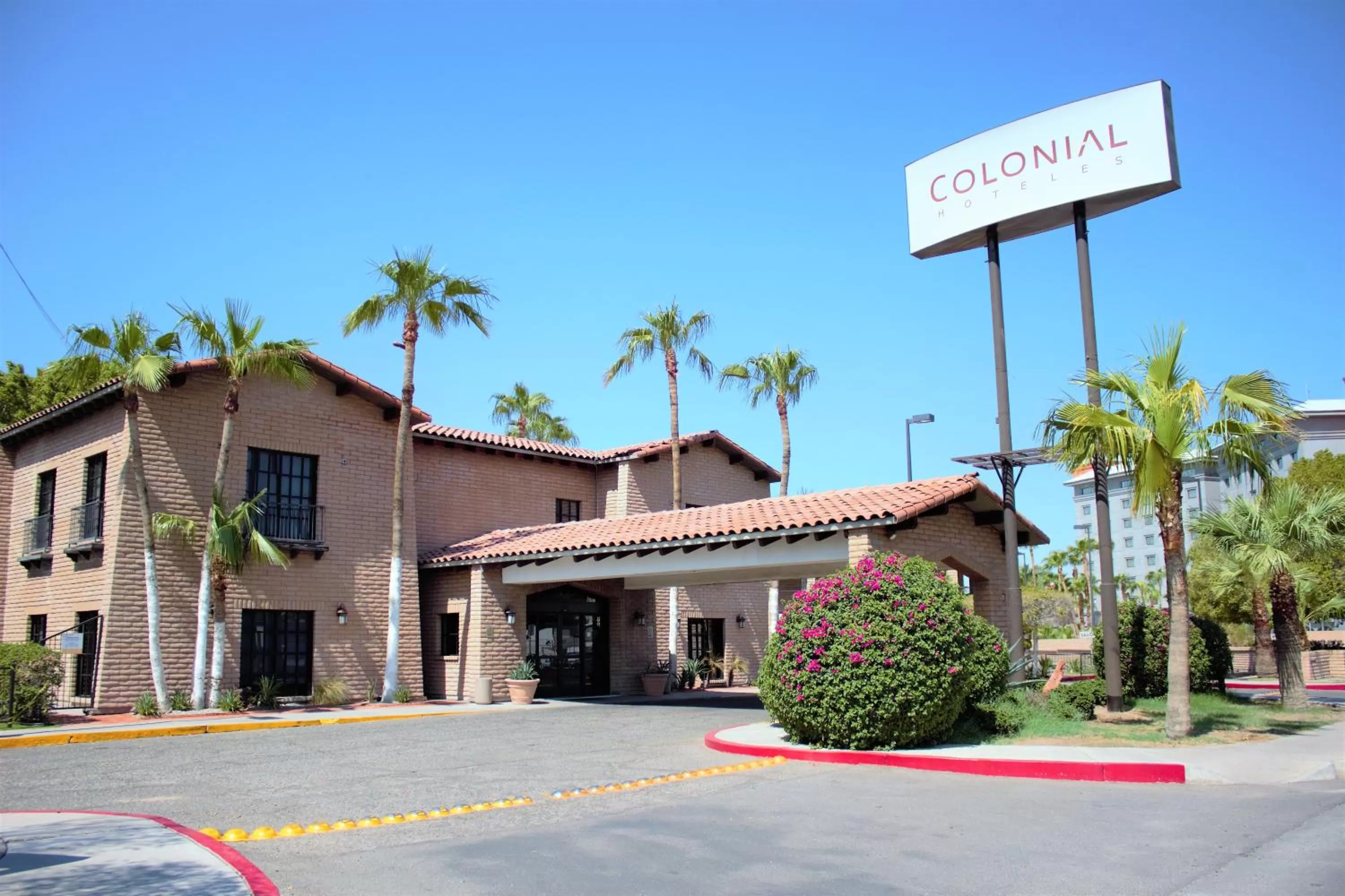 Facade/entrance in Hotel Colonial Mexicali