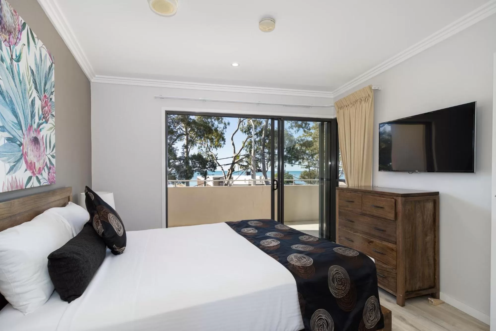 Bed in Eden by the Bay