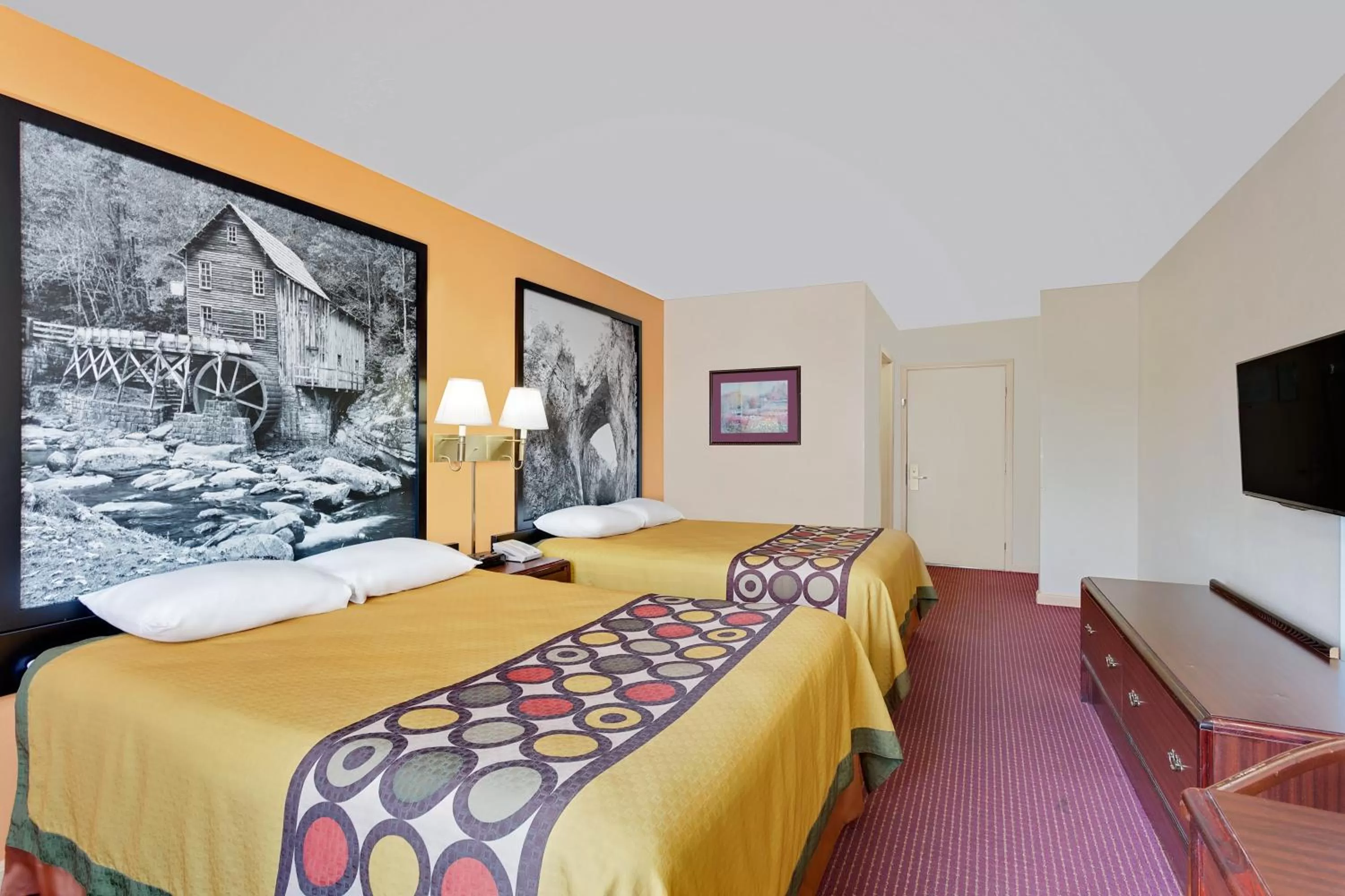 Double Room with Two Double Beds - Mobility Access/Non-Smoking in Super 8 by Wyndham Hillsville