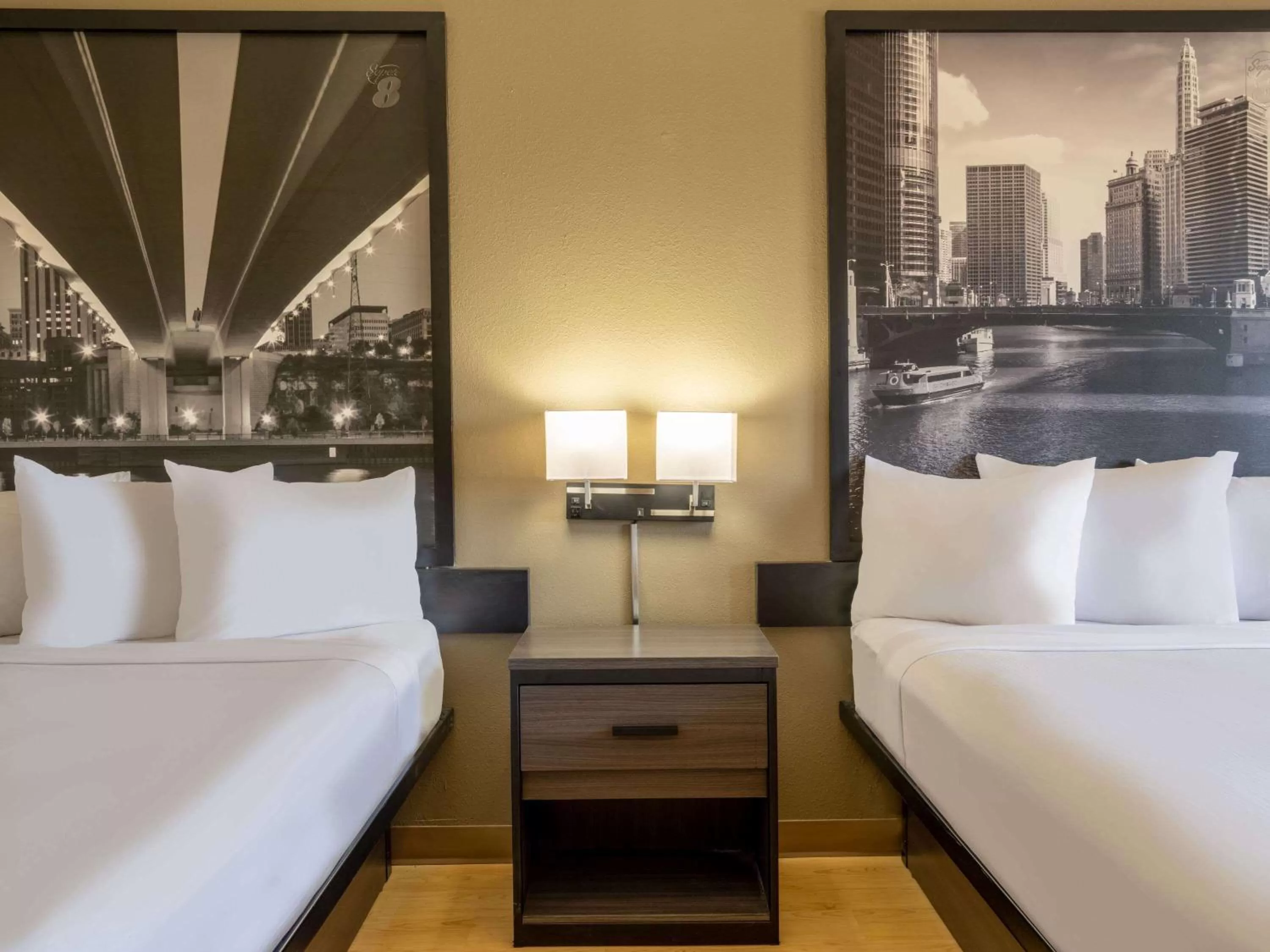 Bedroom, Bed in Super 8 by Wyndham Clinton